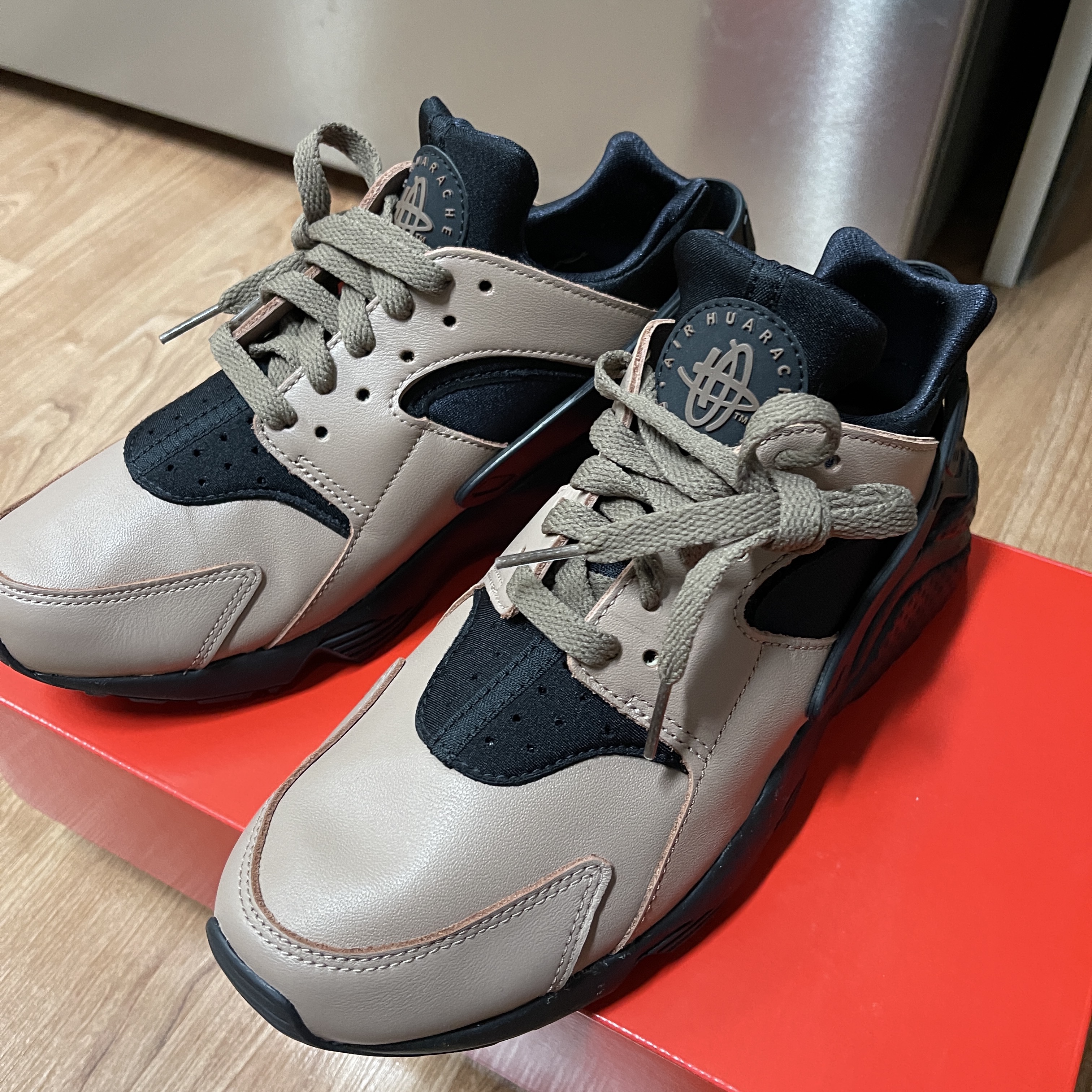 Nike Air Huarache LE Toadstool 착용 스타일 - 1