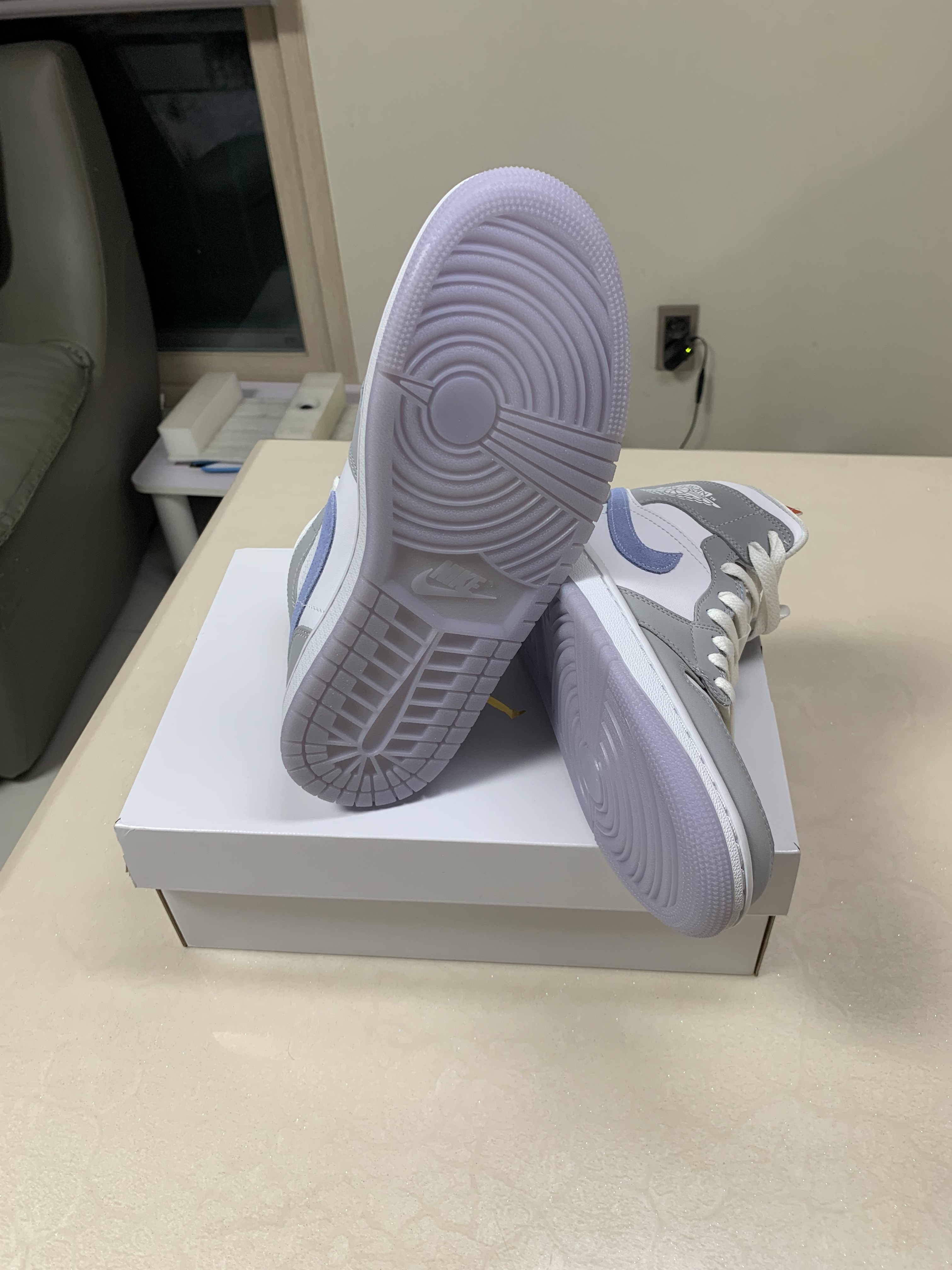 (W) Jordan 1 Mid Wolf Grey 착용 스타일 - 2
