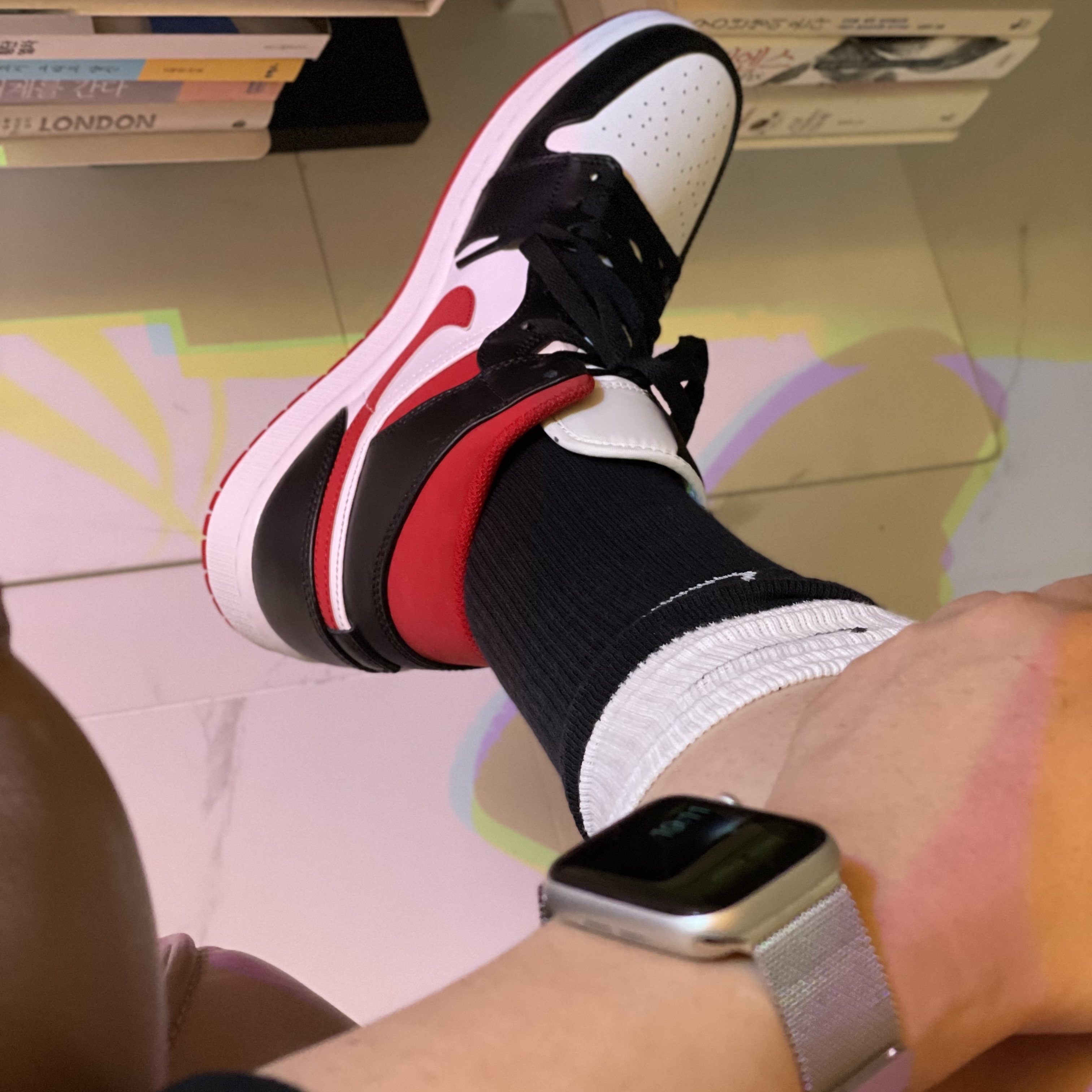 Jordan 1 Mid Gym Red Black White, Nike Everyday Plus Cushioned Training Crew Socks Black White (Korean Ver.) 착용 스타일 - 2
