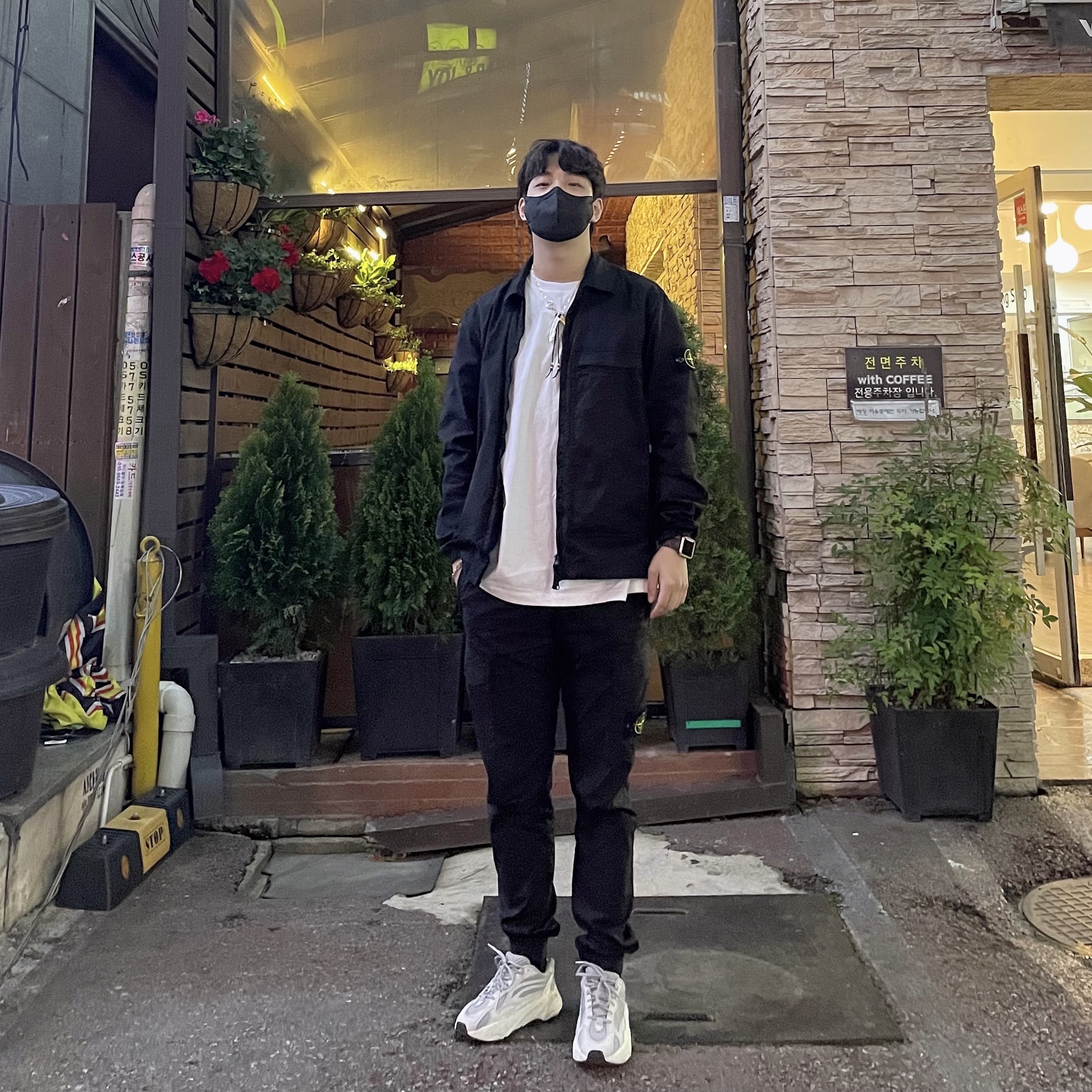 Stone Island 31303 Cargo Pants Black - 21SS, Stone Island 10319 Stretch Cotton Twill Overshirt Black - 21SS 착용 스타일
