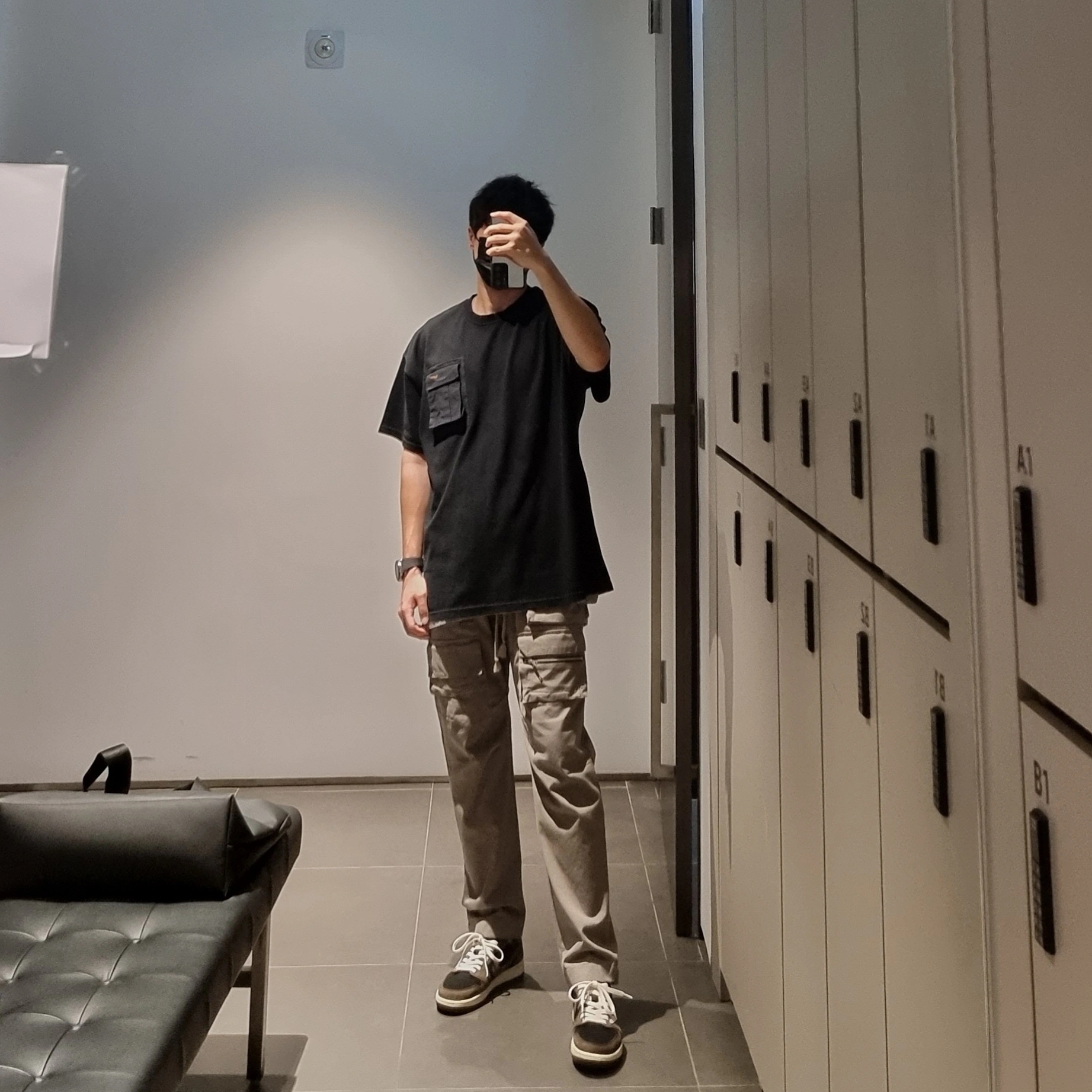 Jordan 1 x Travis Scott Retro Low OG SP Mocha, Nike x Travis Scott NRG AG T-Shirt Black 착용 스타일
