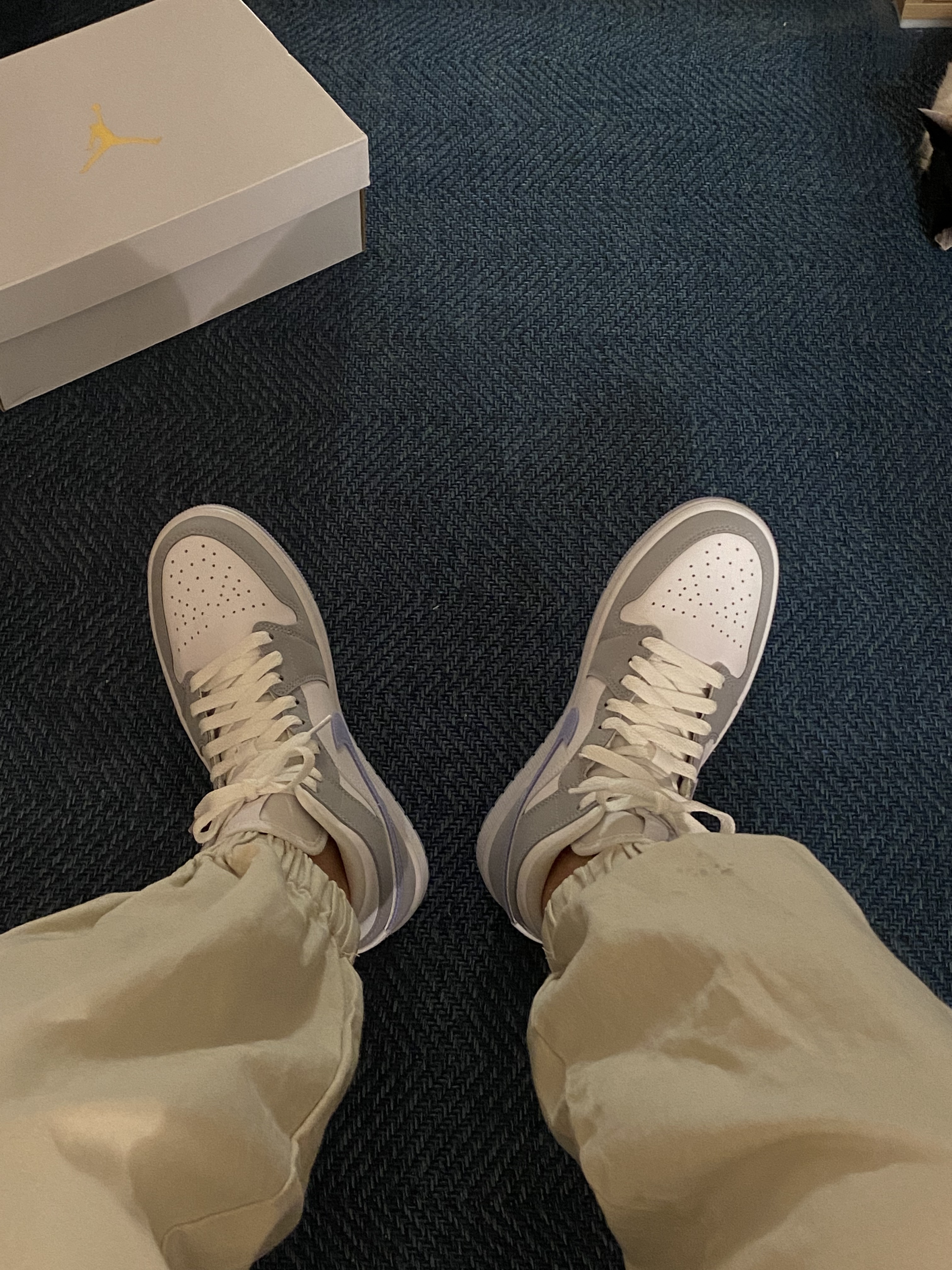 (W) Jordan 1 Mid Wolf Grey 착용 스타일 - 3