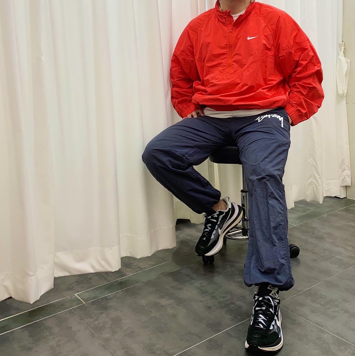 Nike x Stussy Windrunner Jacket Habanero Red, Nike x Stussy Beach Pants Off Noir 착용 스타일 - 1