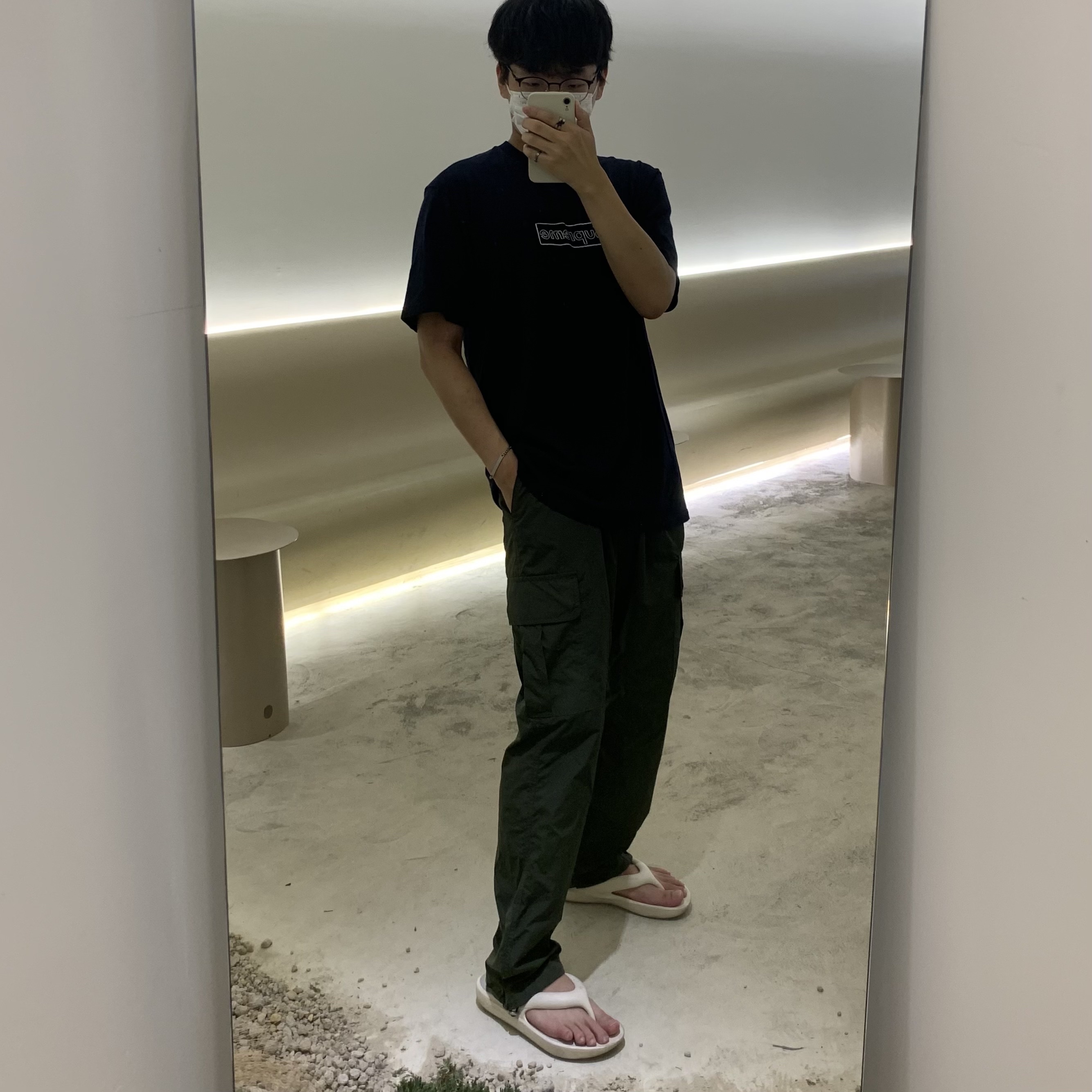 New Balance x Taw&Toe Flip Flop Ivory, Supreme x Kaws Chalk Logo T-Shirt Navy - 21SS 착용 스타일