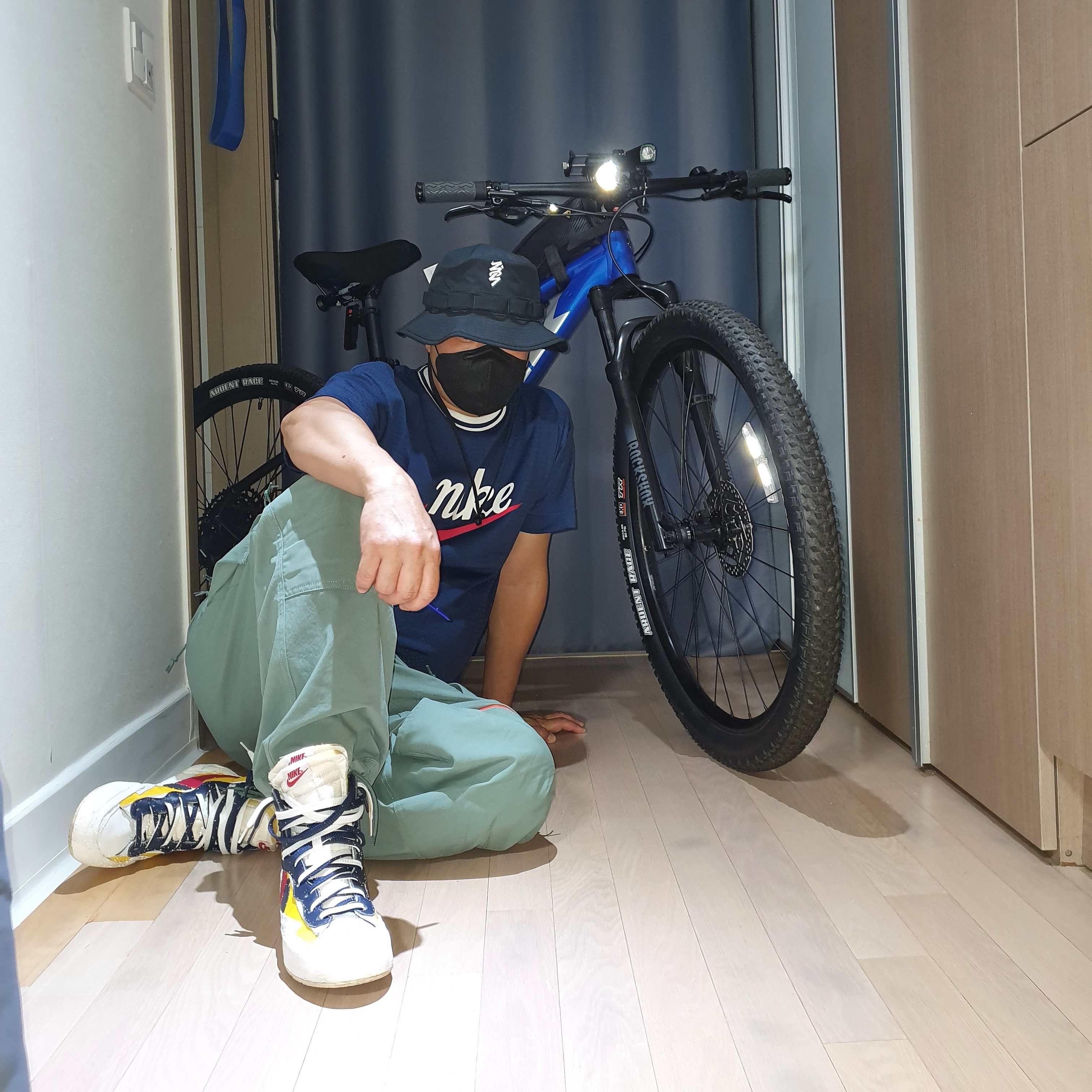 Nike x Sacai Blazer Mid Snow Beach, Nike ACG Smith Summit Cargo Pants Clay Green - Asia 착용 스타일 - 4
