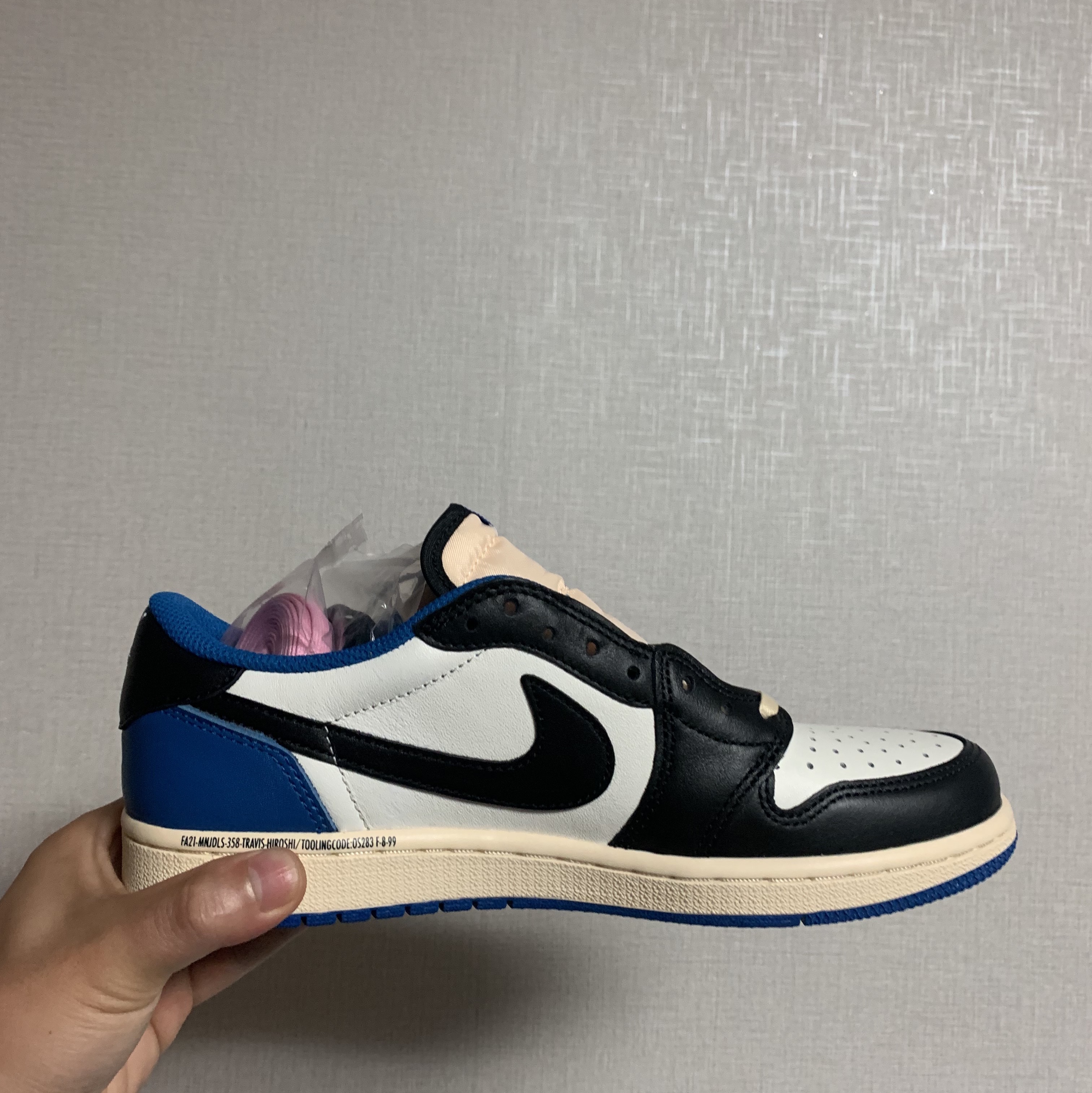 Jordan 1 x Travis Scott x Fragment Retro Low OG SP Military Blue 착용 스타일 - 2