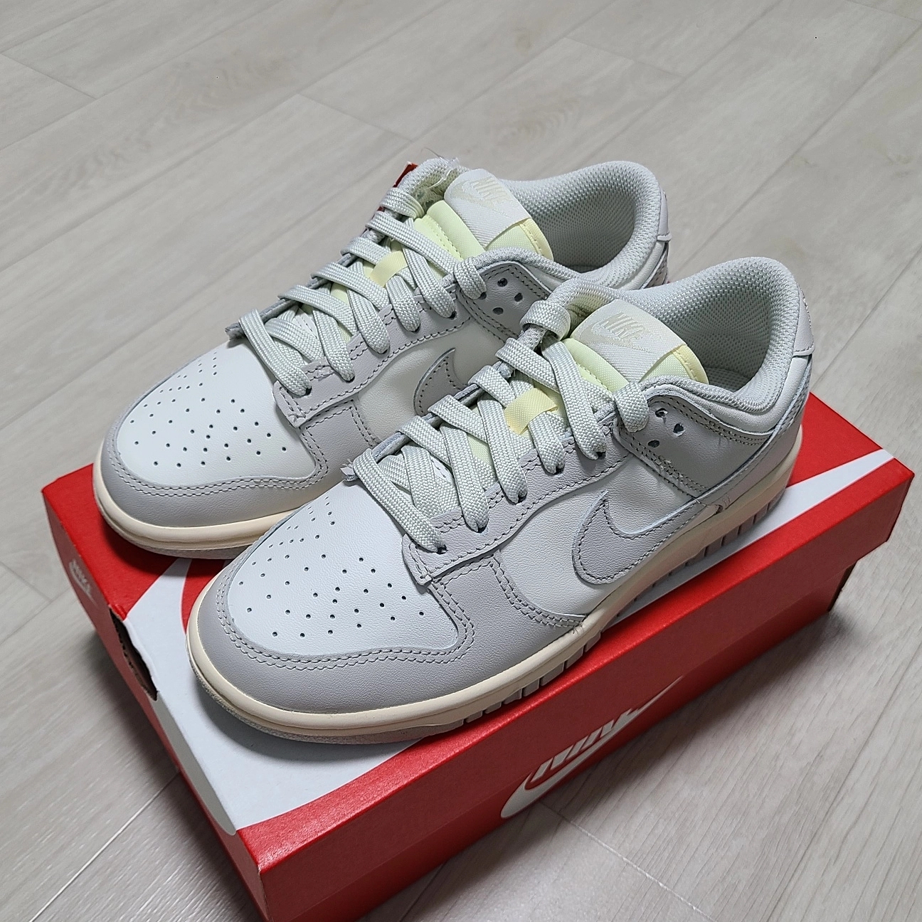 (W) Nike Dunk Low Light Bone 착용 스타일 - 2