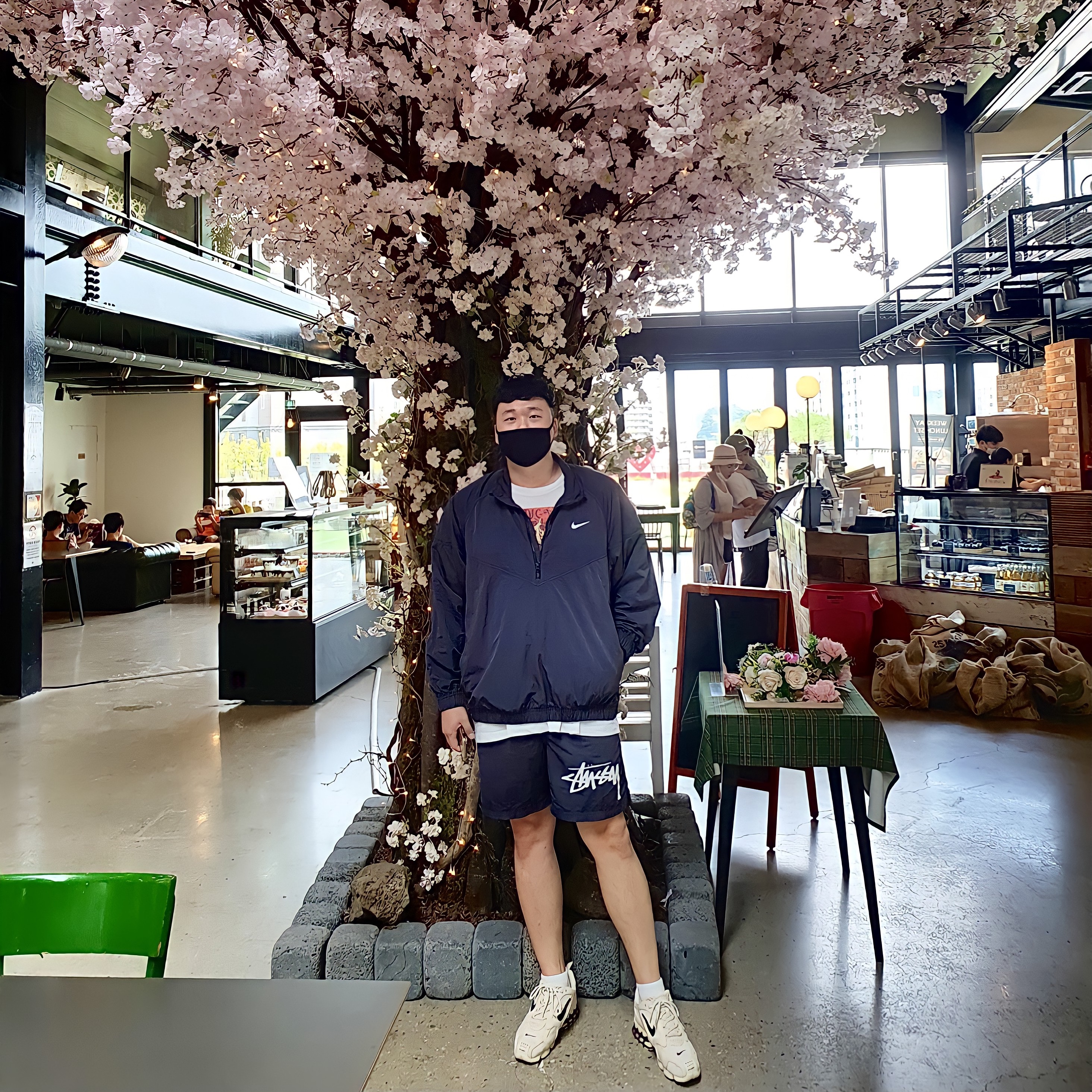 Nike x Stussy Windrunner Jacket Off Noir, Nike x Stussy Air Zoom Spiridon Cage 2 Fossil 착용 스타일