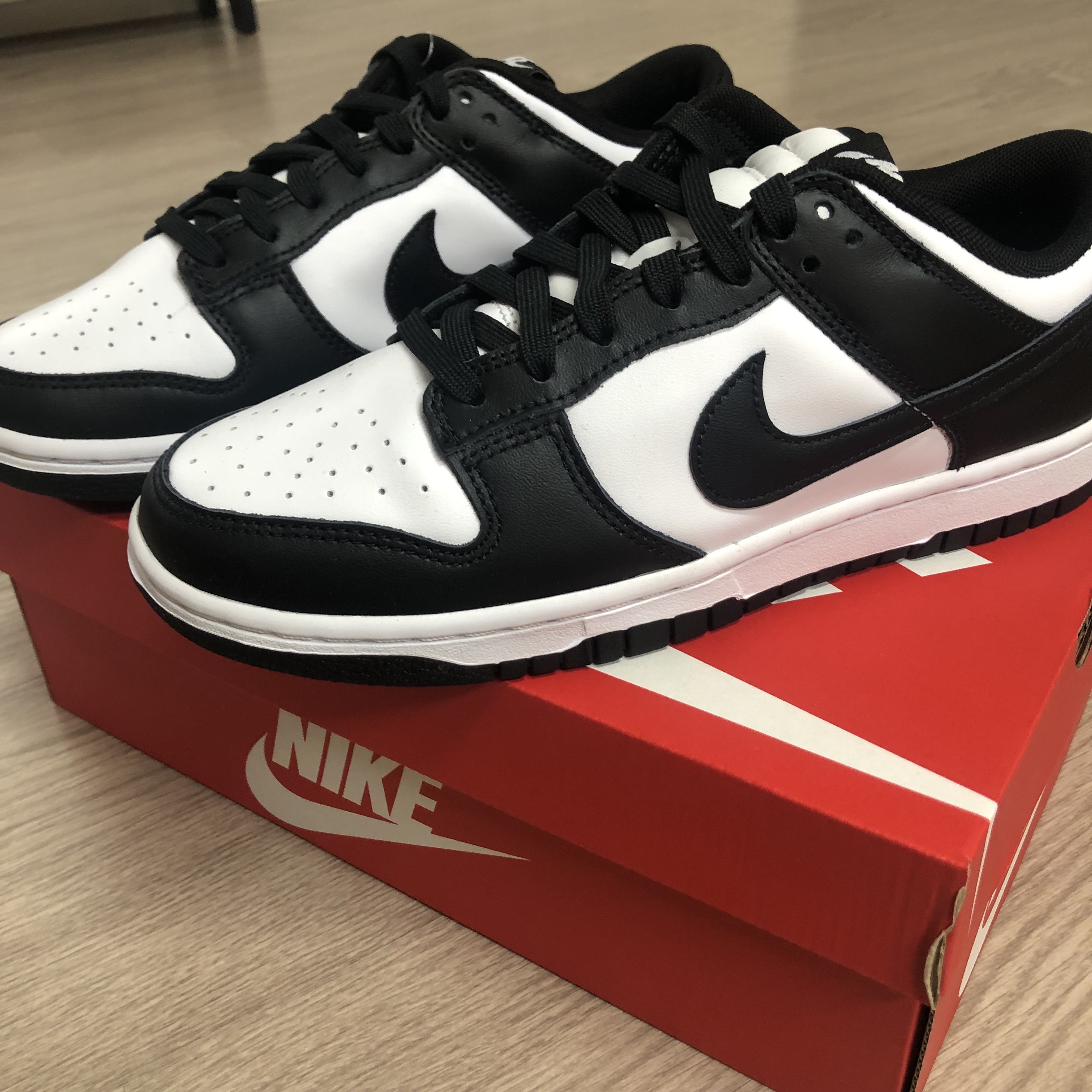Nike Dunk Low Retro Black 착용 스타일 - 2