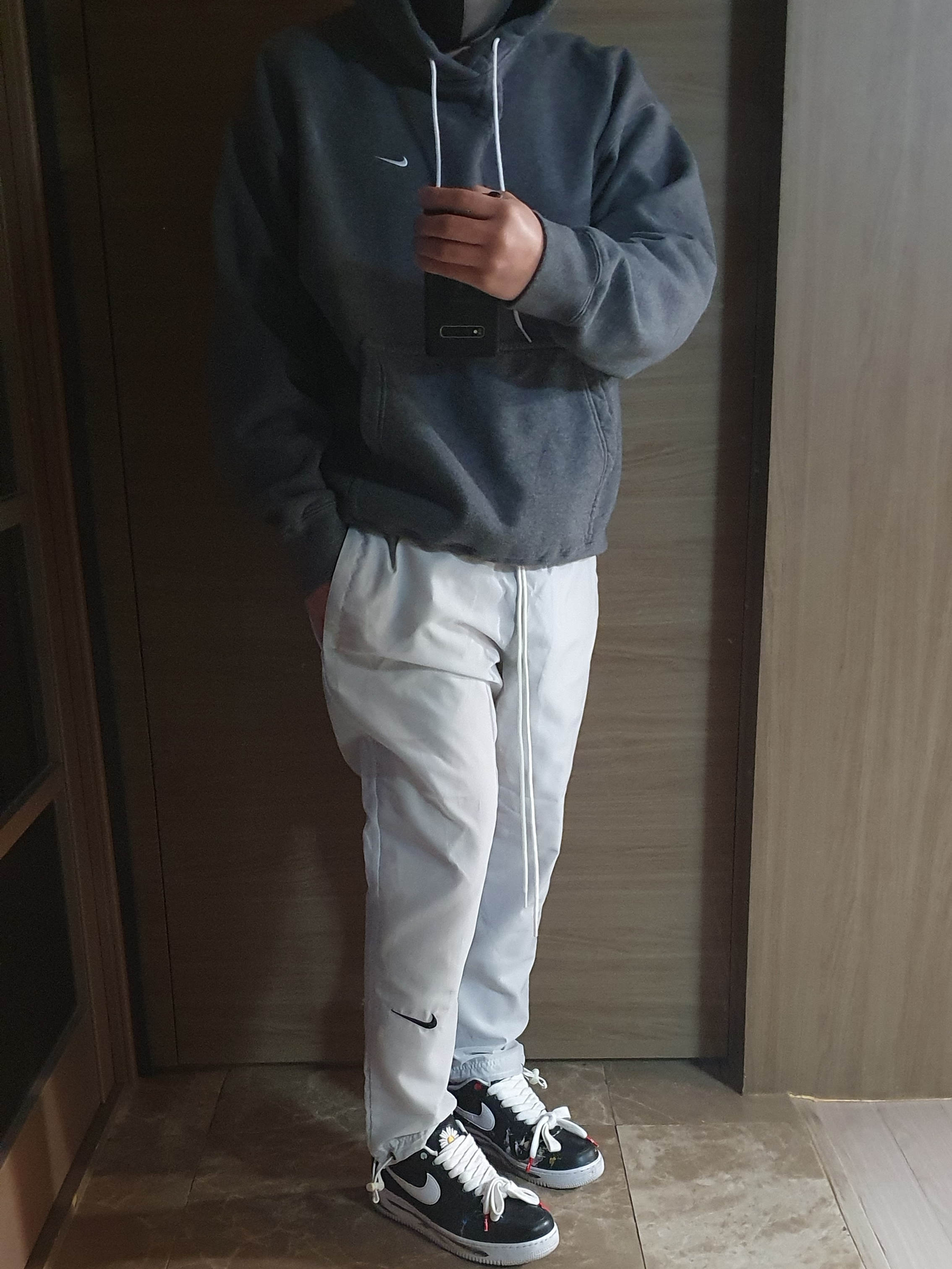 Nike M NRG Hoodie Wash Charcoal Heather, Nike x Fear of God Woven Pants Pure Platinum 착용 스타일