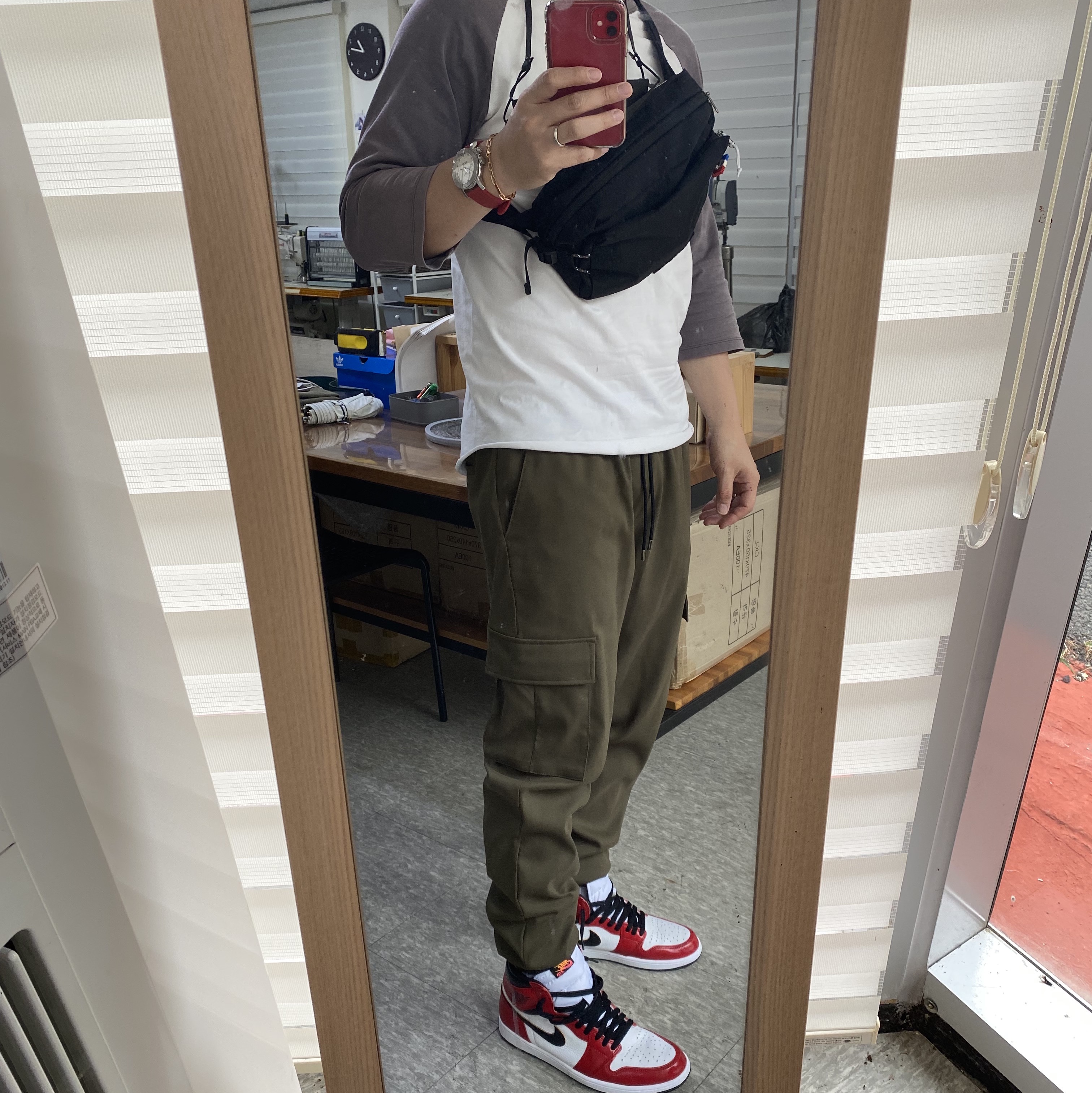 Jordan 1 Retro High OG Light Fusion Red 착용 스타일 - 1