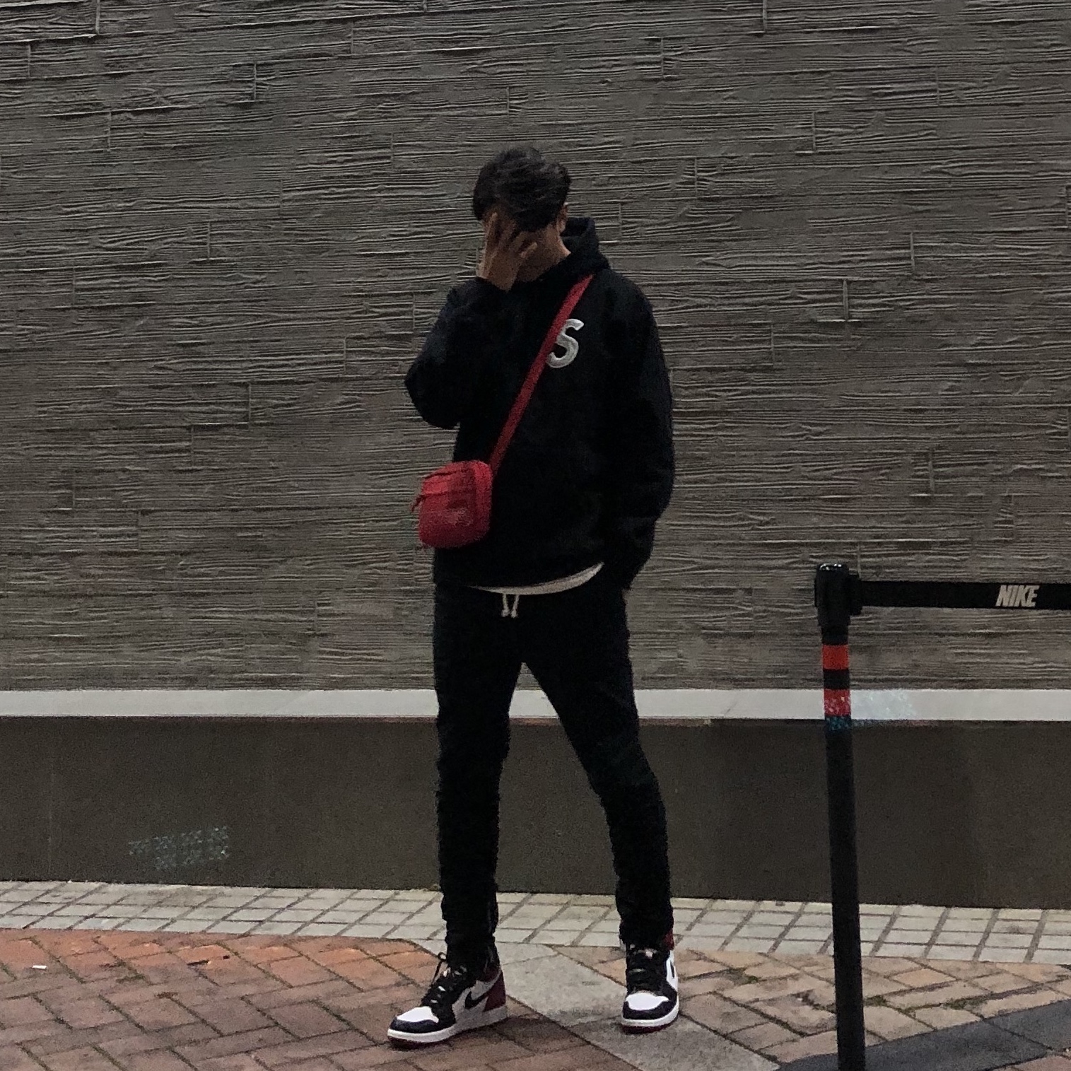 Jordan 1 Retro High OG Black Toe 2016, Supreme Swarovski S Logo Hooded Sweatshirt Black - 21SS 착용 스타일