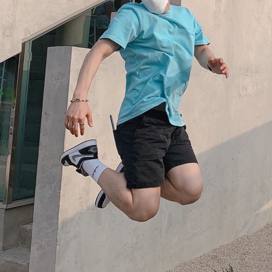 IAB Studio Pigment T-Shirt Cyan, Jordan 1 Low Black Particle Grey 착용 스타일