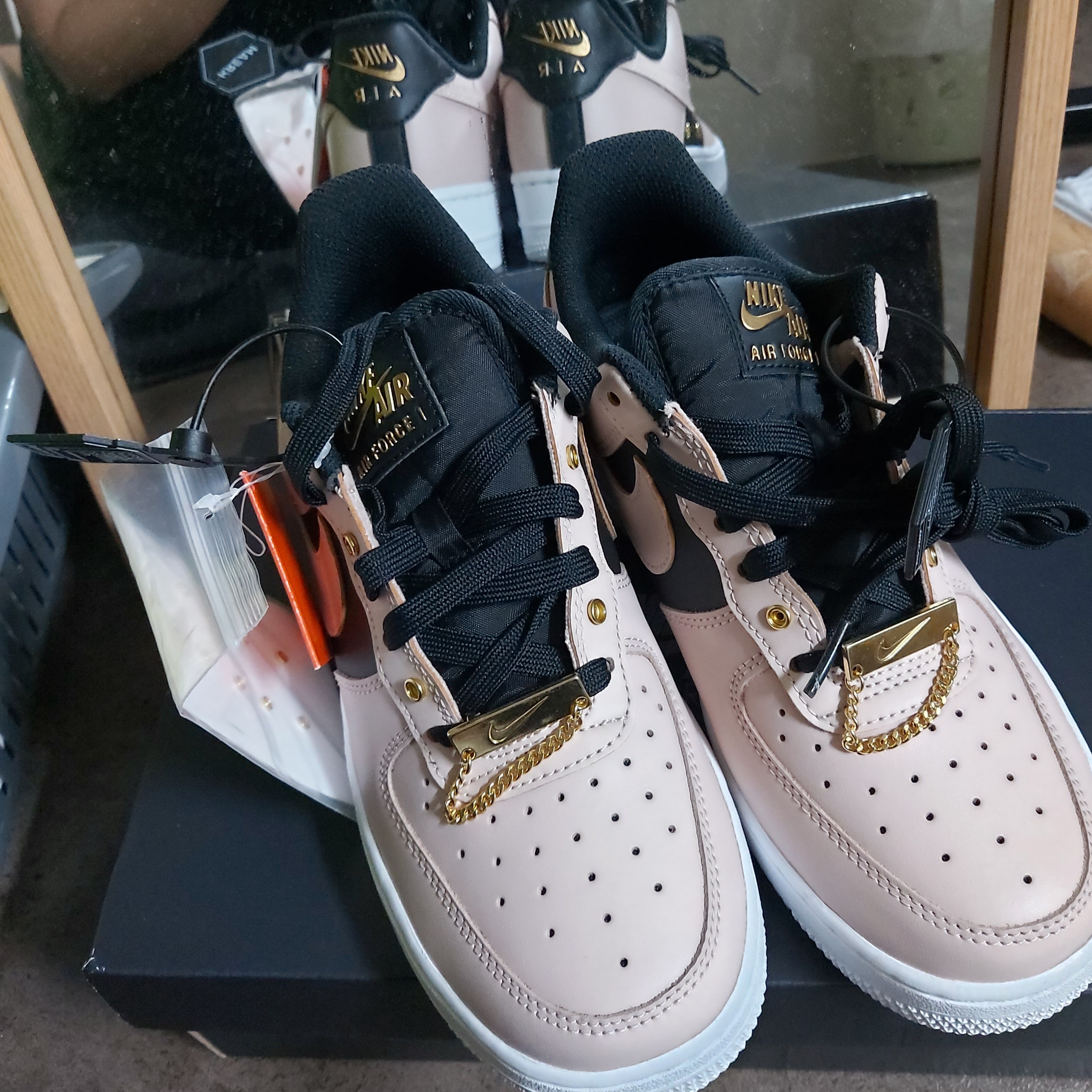 Nike Air Force 1 '07 PRM Touch Of Gold 착용 스타일 - 3
