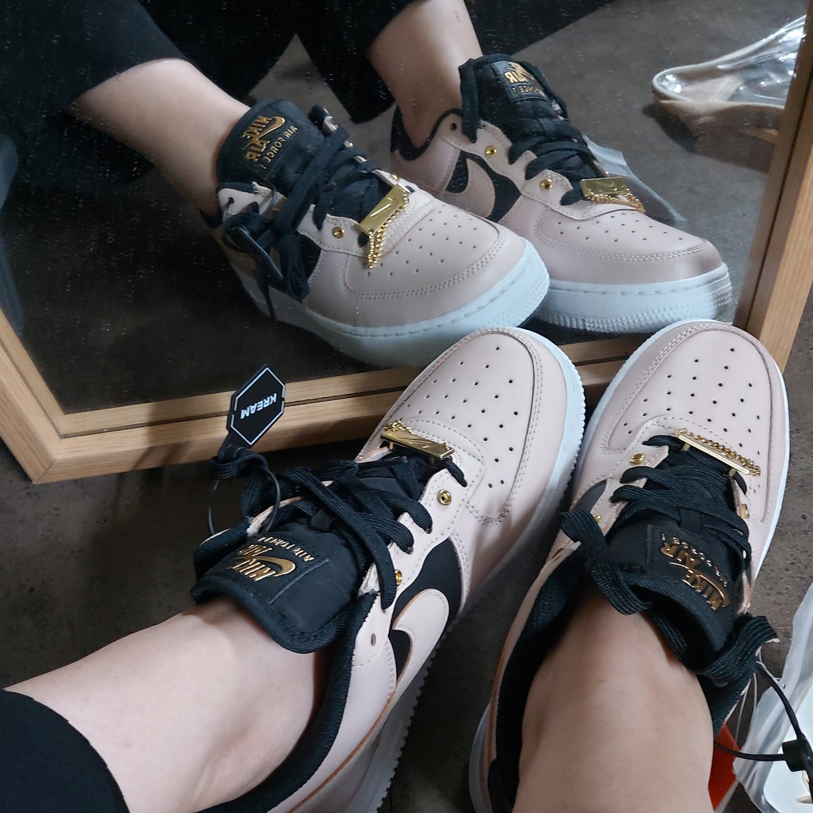 Nike Air Force 1 '07 PRM Touch Of Gold 착용 스타일 - 1