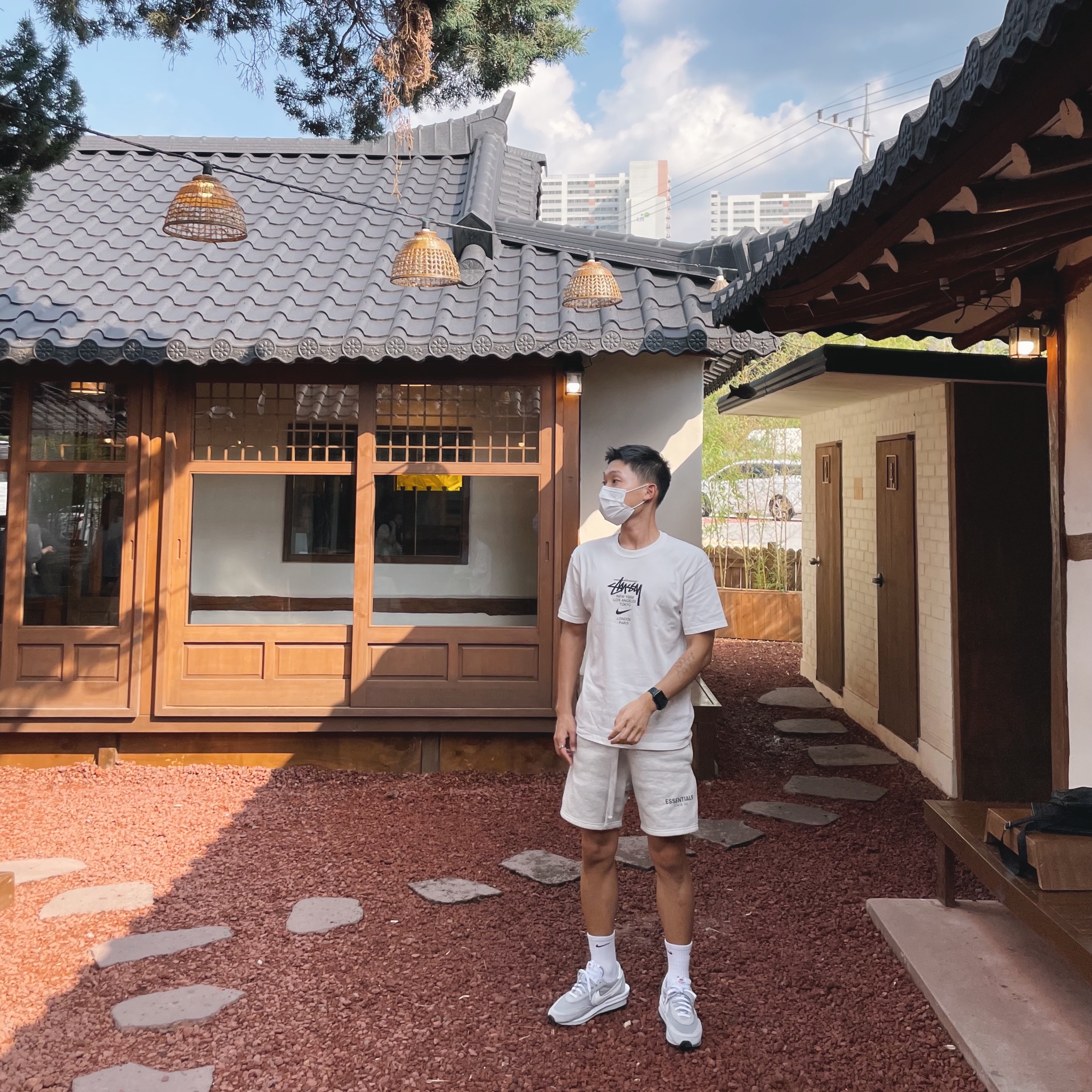 Nike x Sacai x Fragment LDWaffle Light Smoke Grey, Essentials Sweatshorts Oatmeal - 21SS 착용 스타일