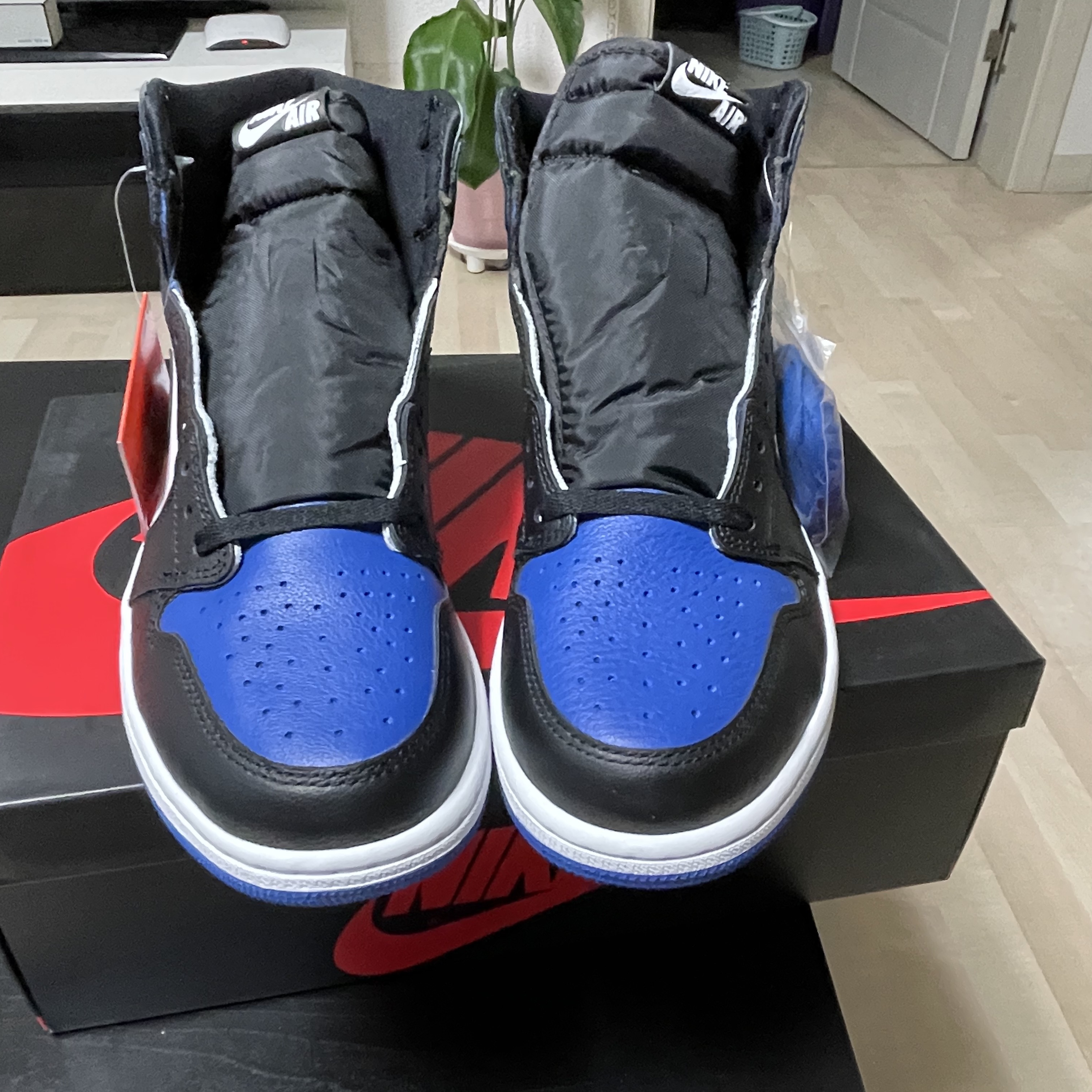 Jordan 1 Retro High OG Royal Toe 착용 스타일 - 2
