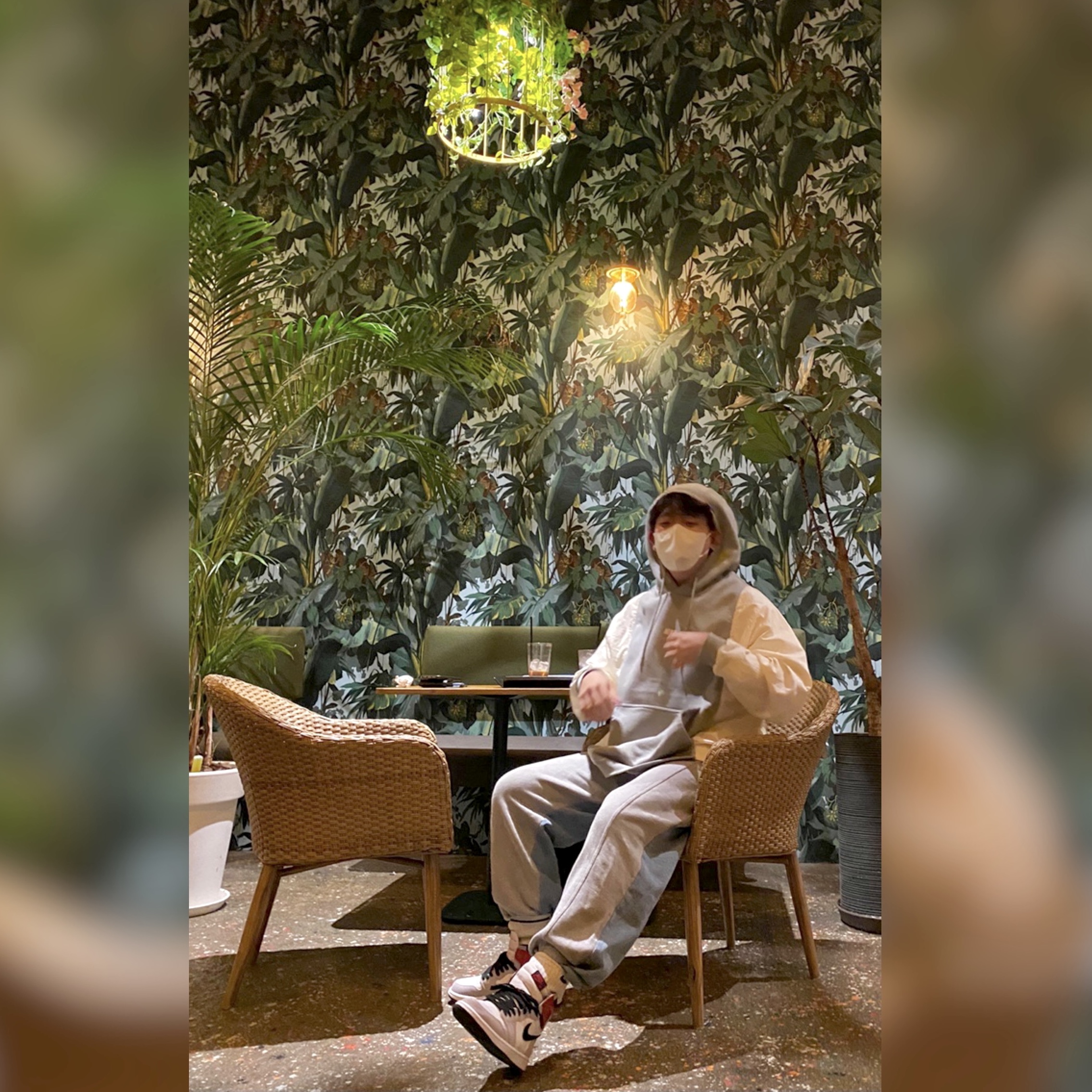 Jordan 1 Retro High OG Light Smoke Grey, Nike NSW Hoodie BRS Dark Grey Heather 착용 스타일