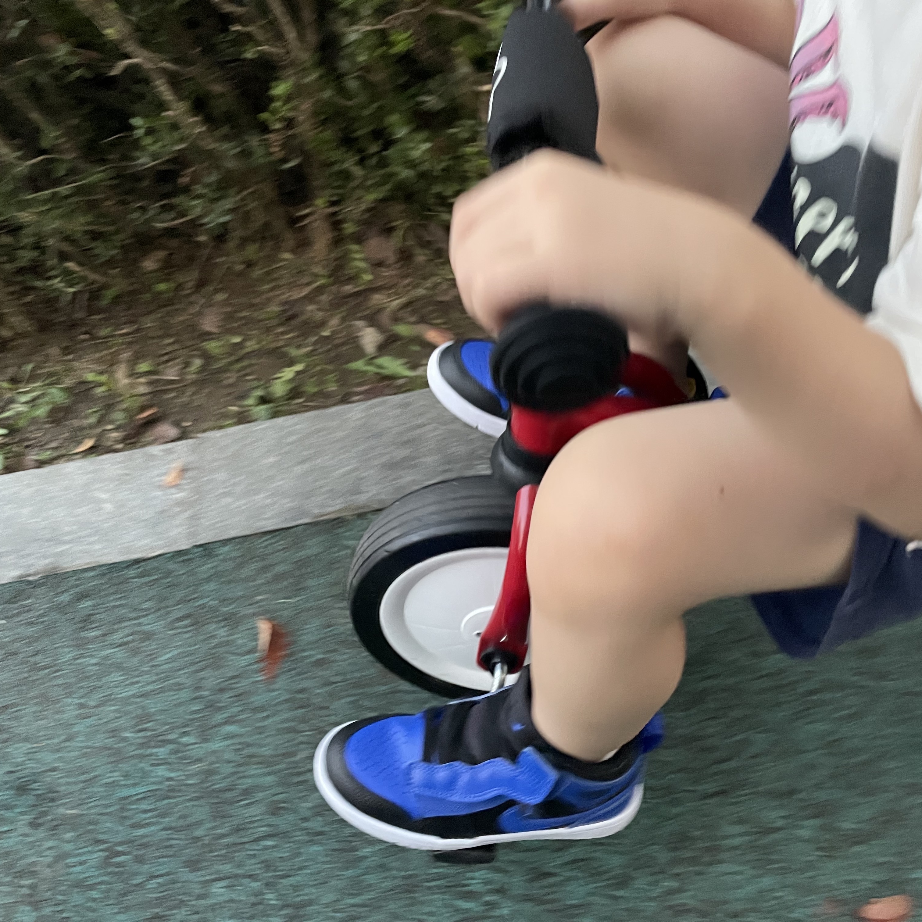 (PS) Jordan 1 Mid Alt Hyper Royal 착용 스타일 - 1