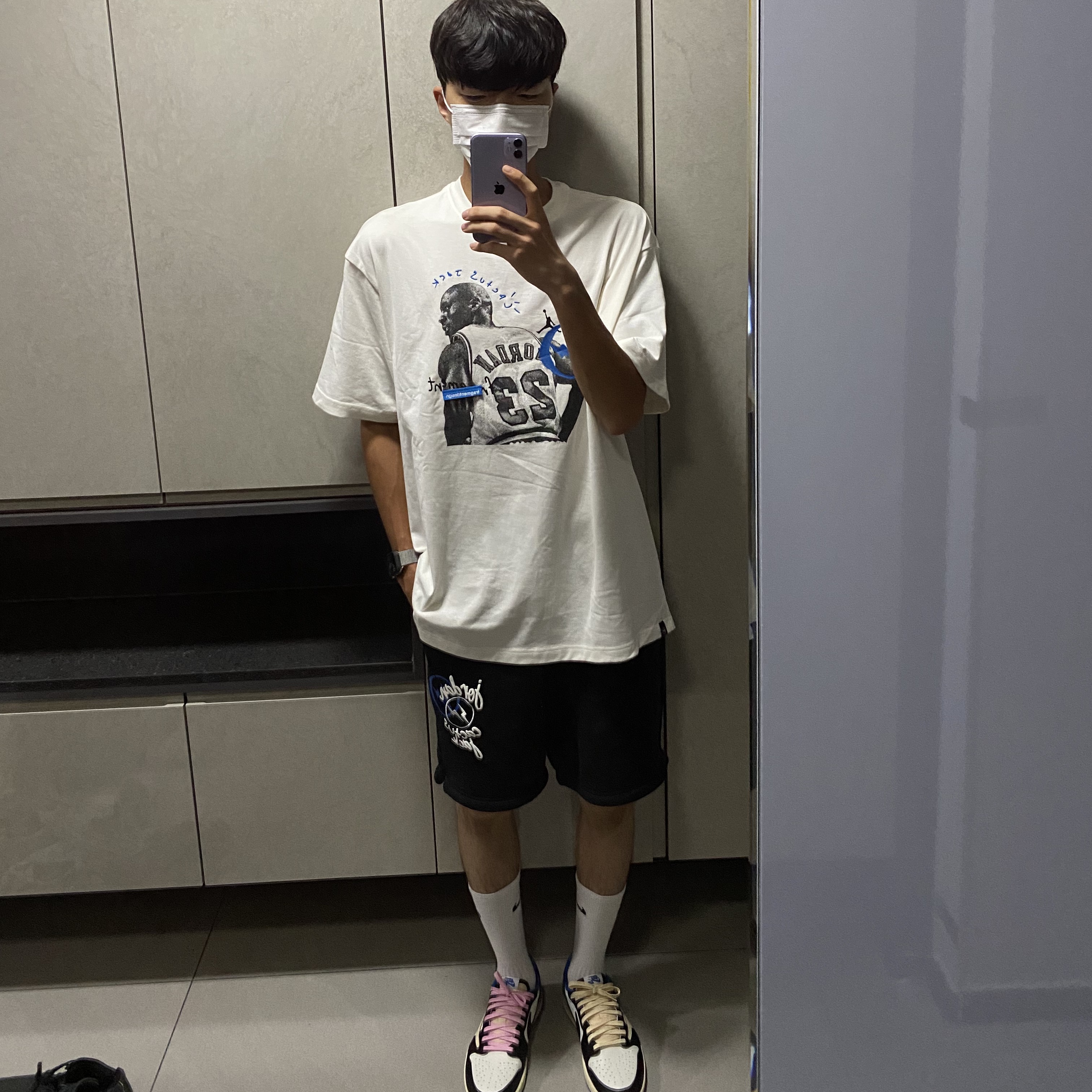 Jordan 1 x Travis Scott x Fragment Retro Low OG SP Military Blue, Jordan x Travis Scott x Fragment T-Shirt Sail (DJ0619-133) 착용 스타일