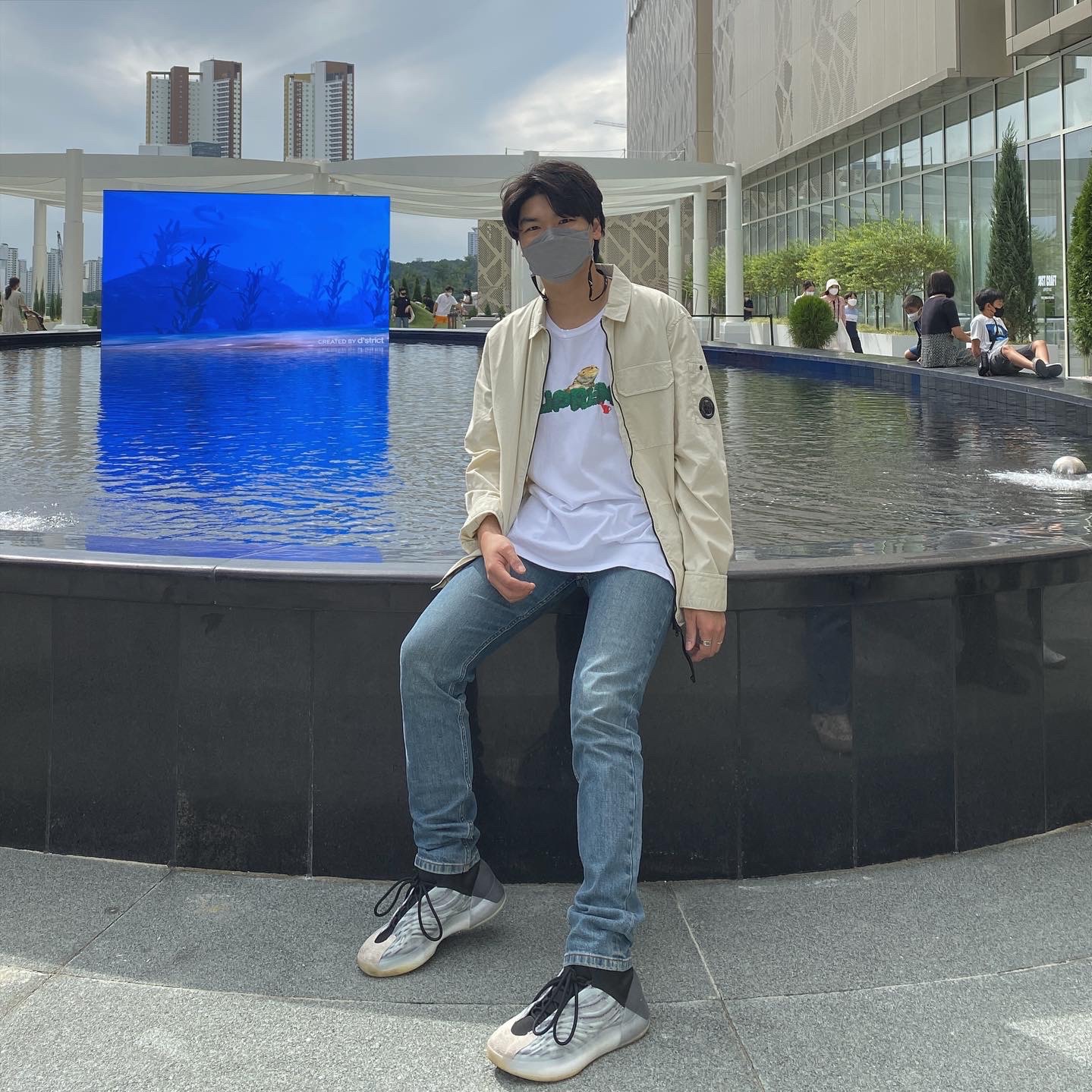 Adidas Yeezy QNTM BSKTBL, Supreme Lizard T-Shirt White - 20SS 착용 스타일 - 1