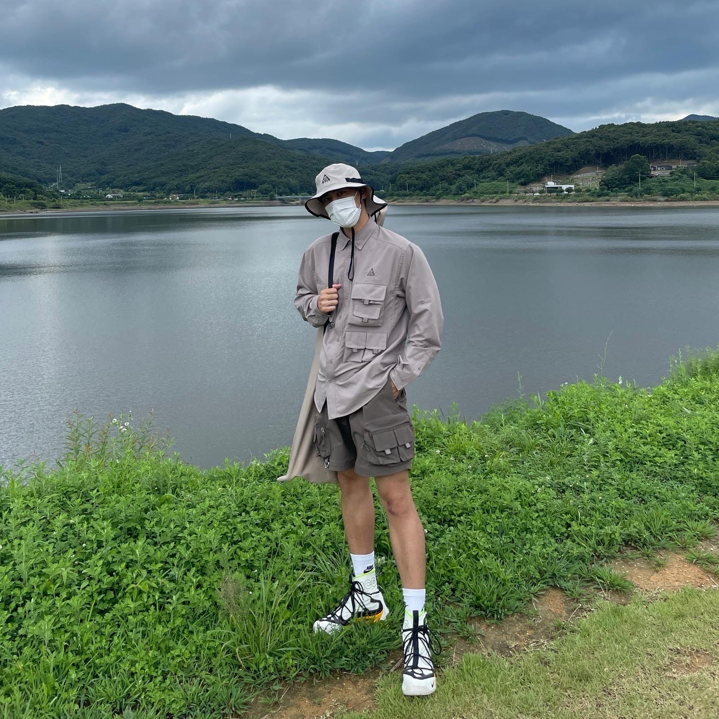 Nike ACG Terra Antarktik Gore-Tex Summit White, Nike ACG Devastation Trail Work Shirt Moon Fossil - US/EU 착용 스타일