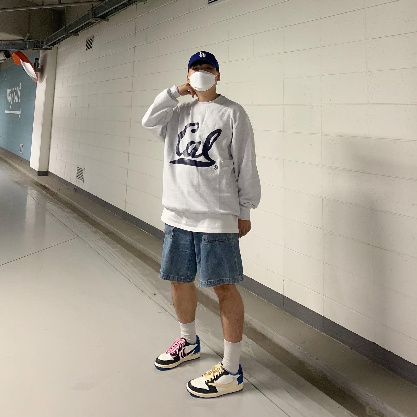 Jordan 1 x Travis Scott x Fragment Retro Low OG SP Military Blue 착용 스타일 - 2