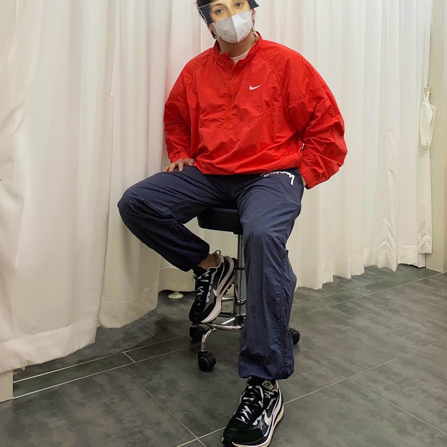 Nike x Stussy Windrunner Jacket Habanero Red, Nike x Stussy Beach Pants Off Noir 착용 스타일 - 2