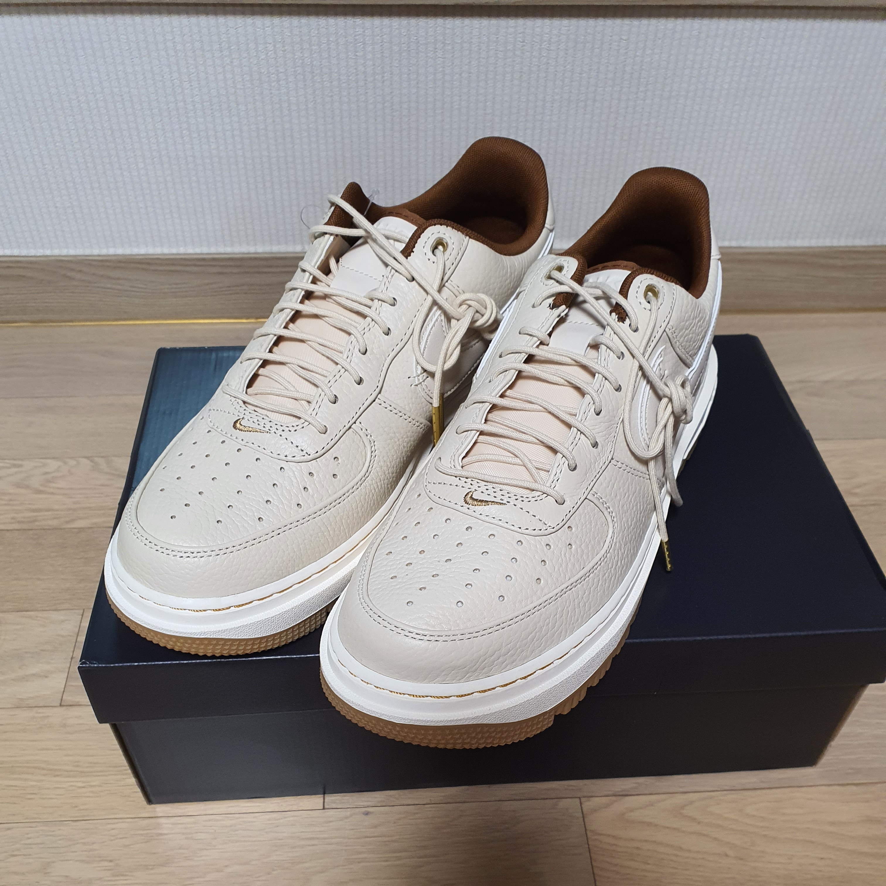 Nike Air Force 1 Luxe Pearl White 착용 스타일 - 1
