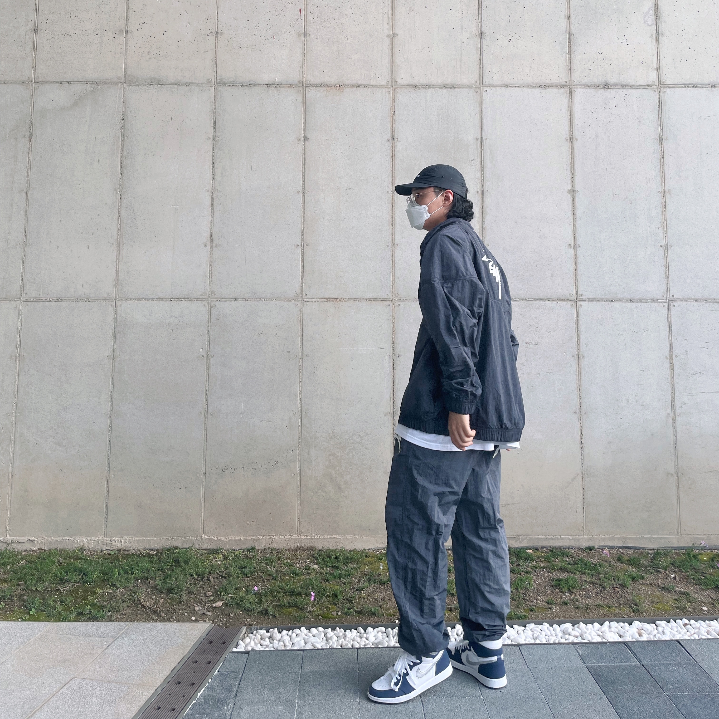 Nike x Stussy Windrunner Jacket Off Noir, Nike x Stussy Beach Pants Off Noir 착용 스타일 - 4