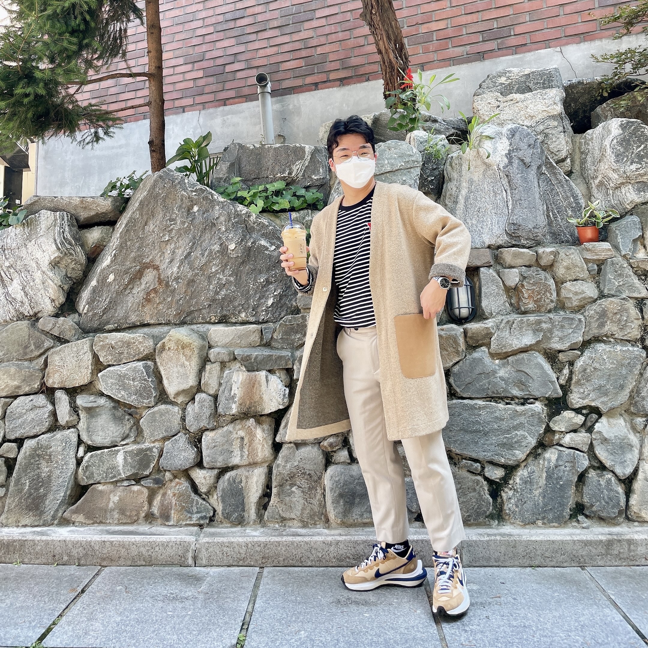 Nike x Sacai VaporWaffle Sesame and Blue Void 착용 스타일