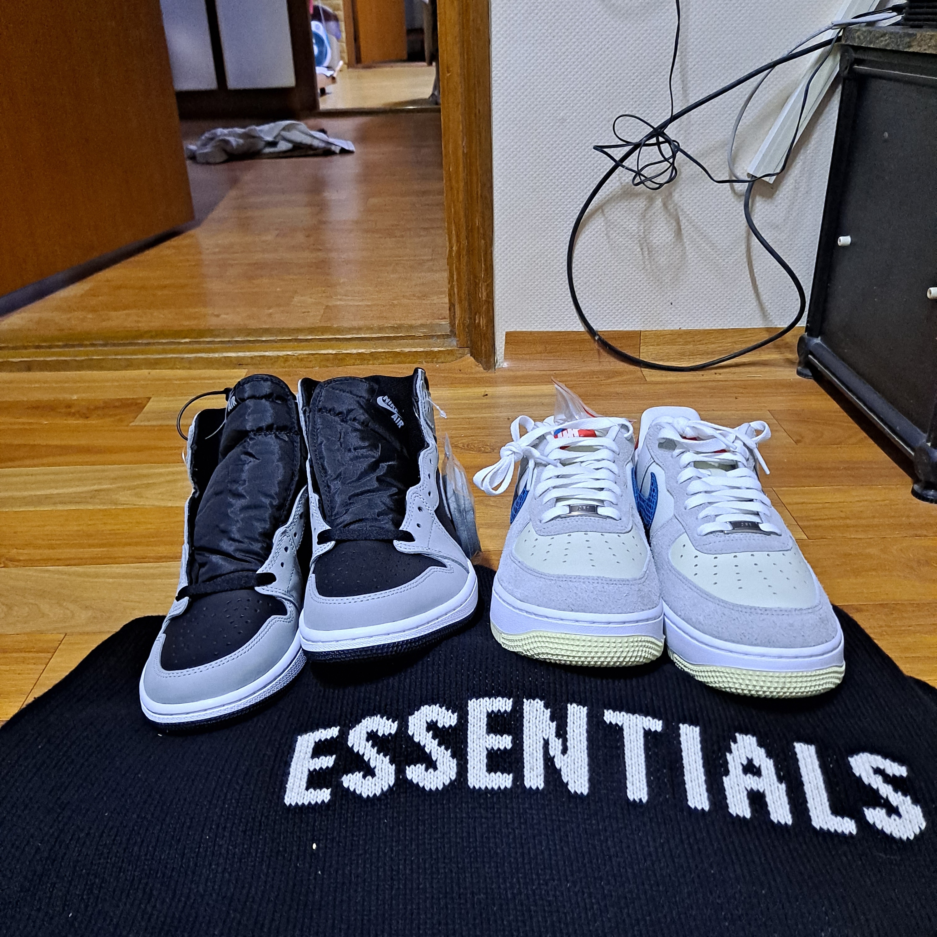 Jordan 1 Retro High OG Shadow 2.0, Nike x Undefeated Air Force 1 Low SP 5 On It 착용 스타일 - 1