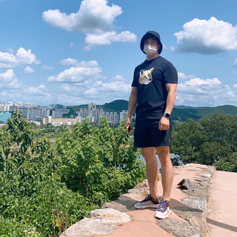 Nike React Element 87 Desert Sand 착용 스타일