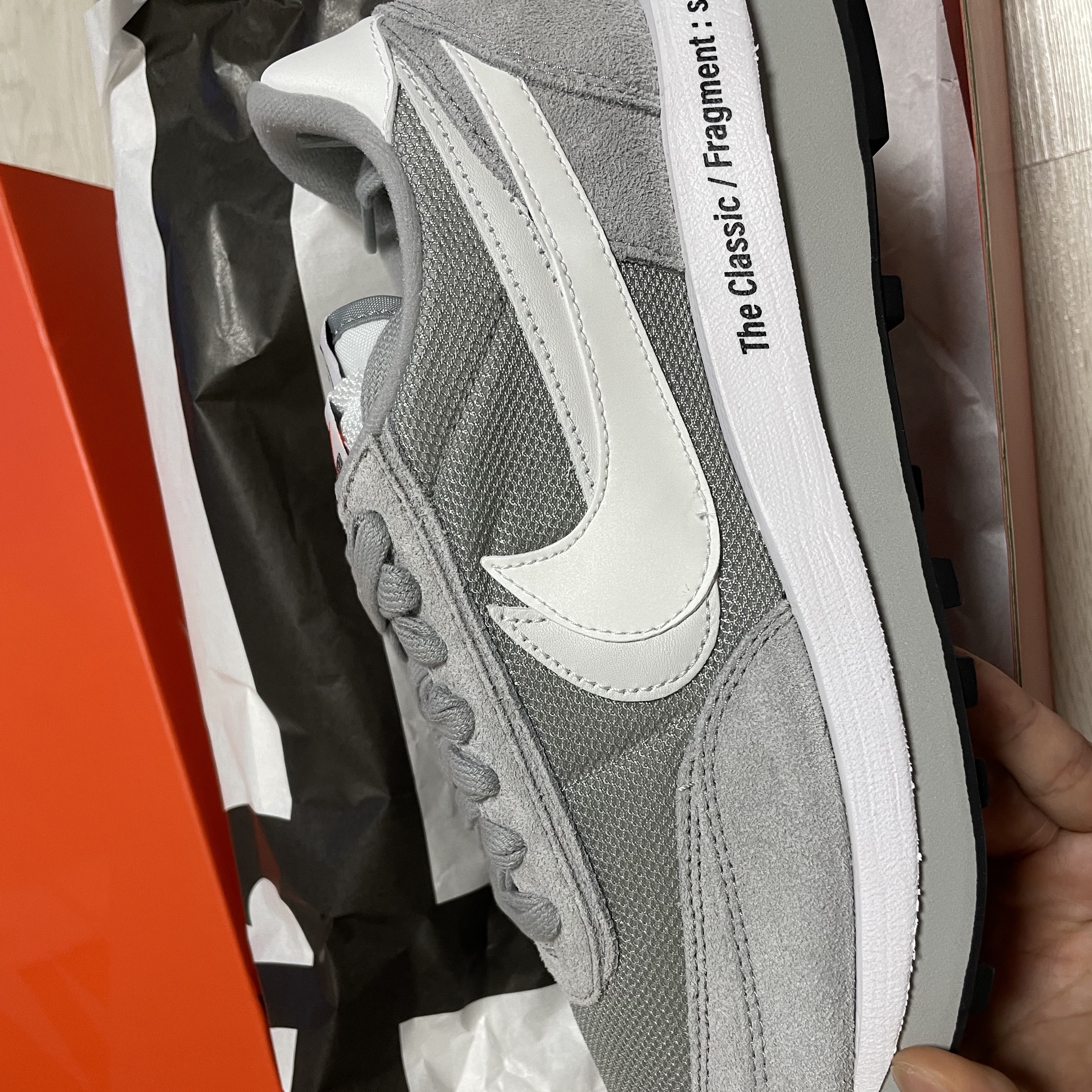 Nike x Sacai x Fragment LDWaffle Light Smoke Grey 착용 스타일 - 2
