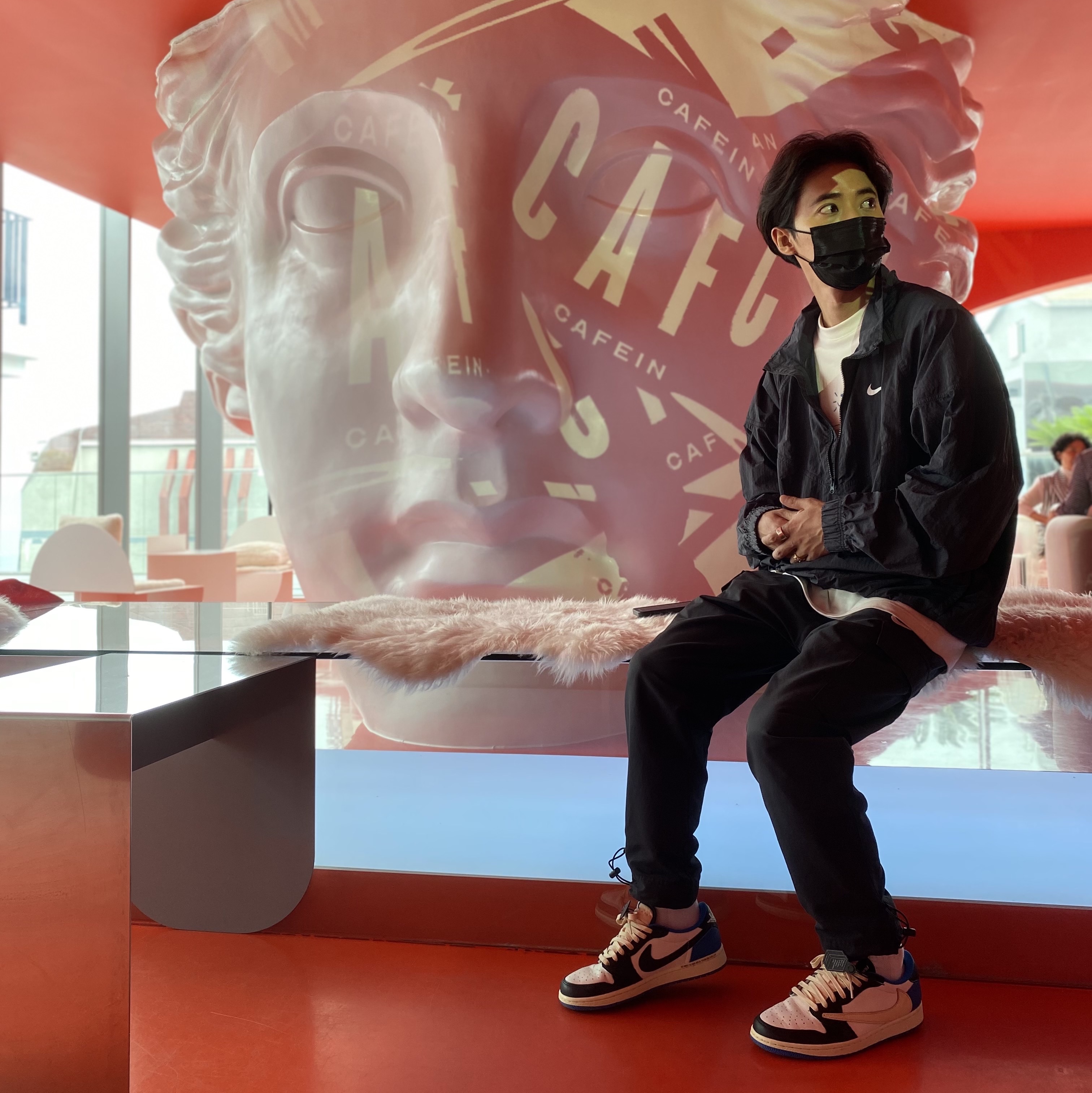 Jordan 1 x Travis Scott x Fragment Retro Low OG SP Military Blue, Jordan x Travis Scott x Fragment T-Shirt Sail (DJ0619-133) 착용 스타일