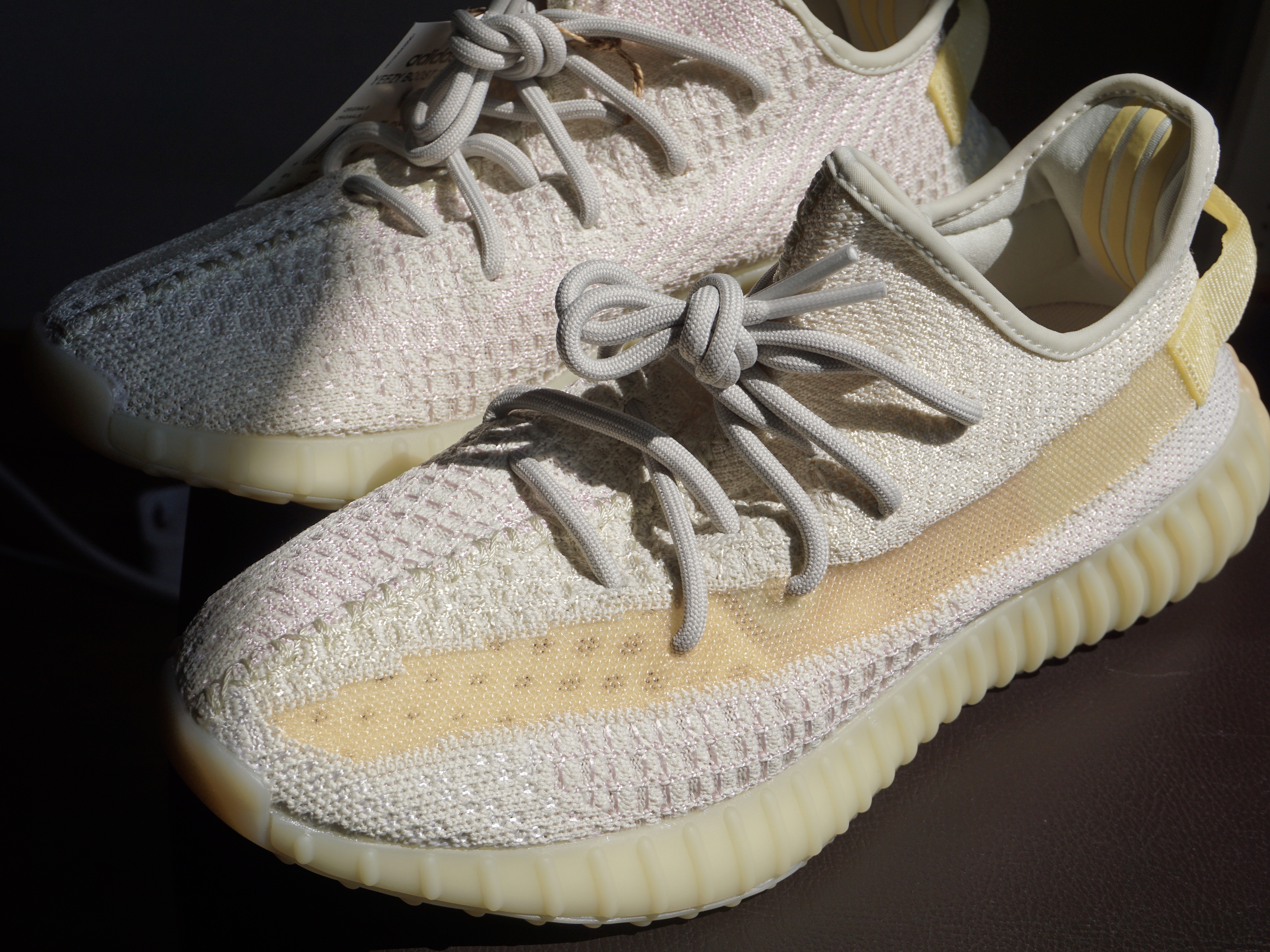 Adidas Yeezy Boost 350 V2 Light 착용 스타일 - 2