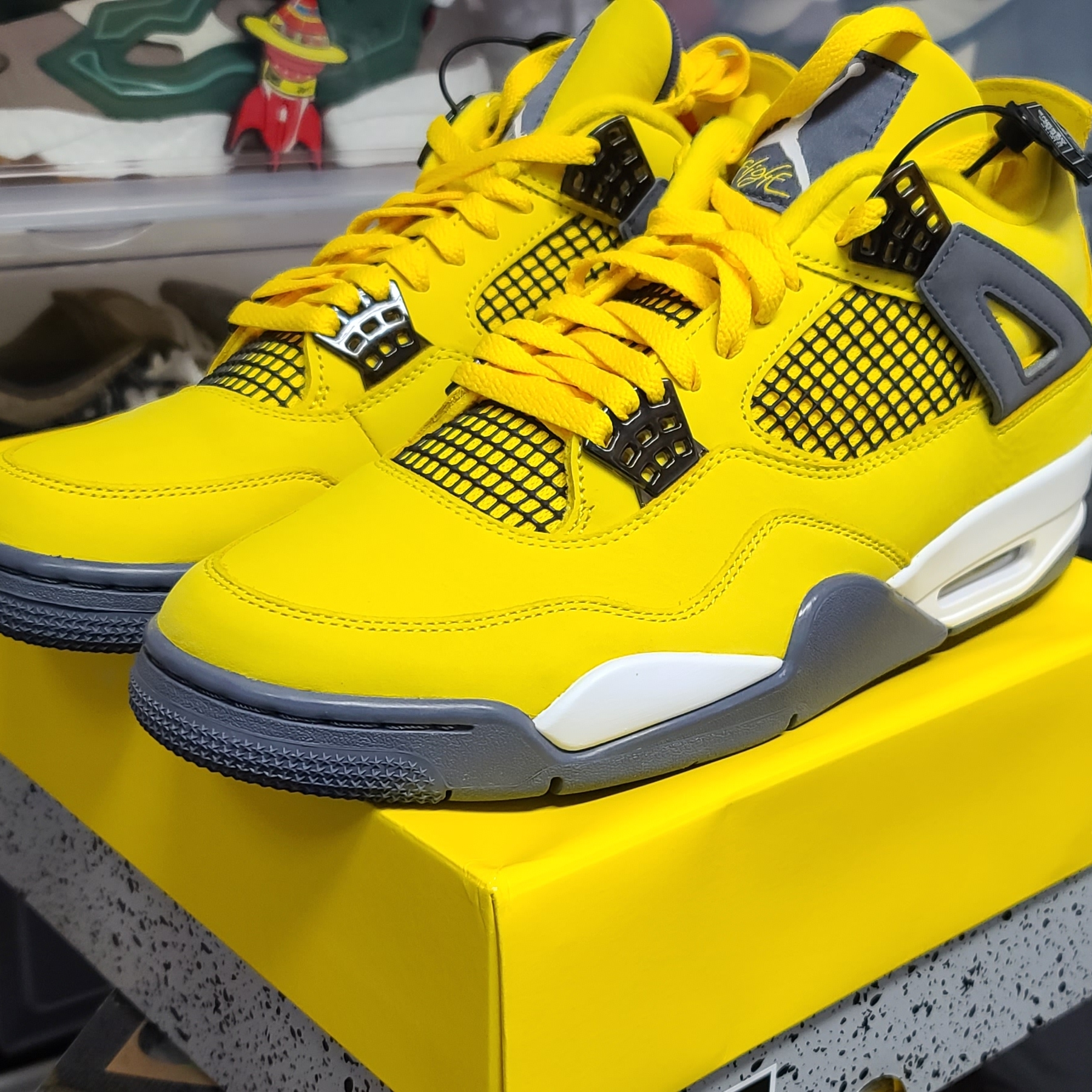 Jordan 4 Retro Tour Yellow 착용 스타일