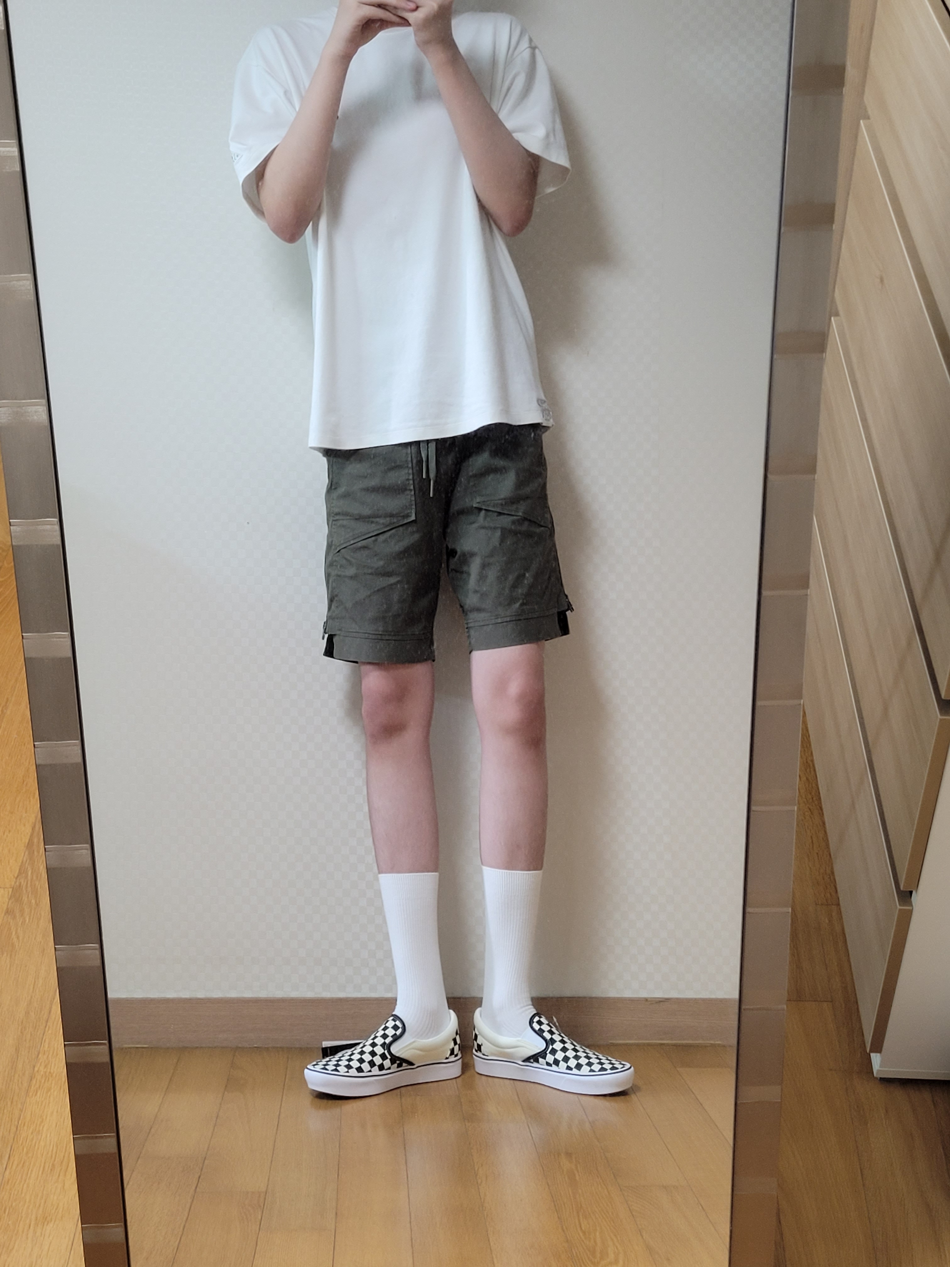 Vans Slip-On ComfyCush Checkerboard, Converse Chuck 70 Ox Black - Standard 착용 스타일 - 1