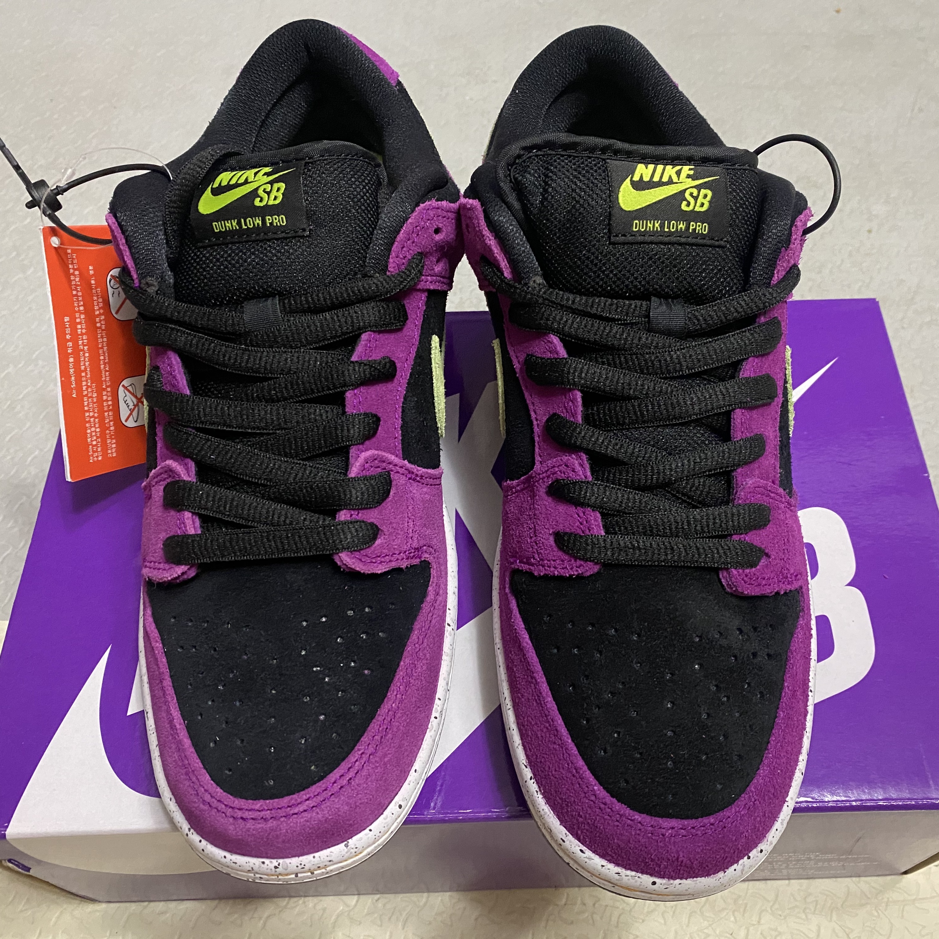 Nike SB Dunk Low Pro Red Plum 착용 스타일 - 1