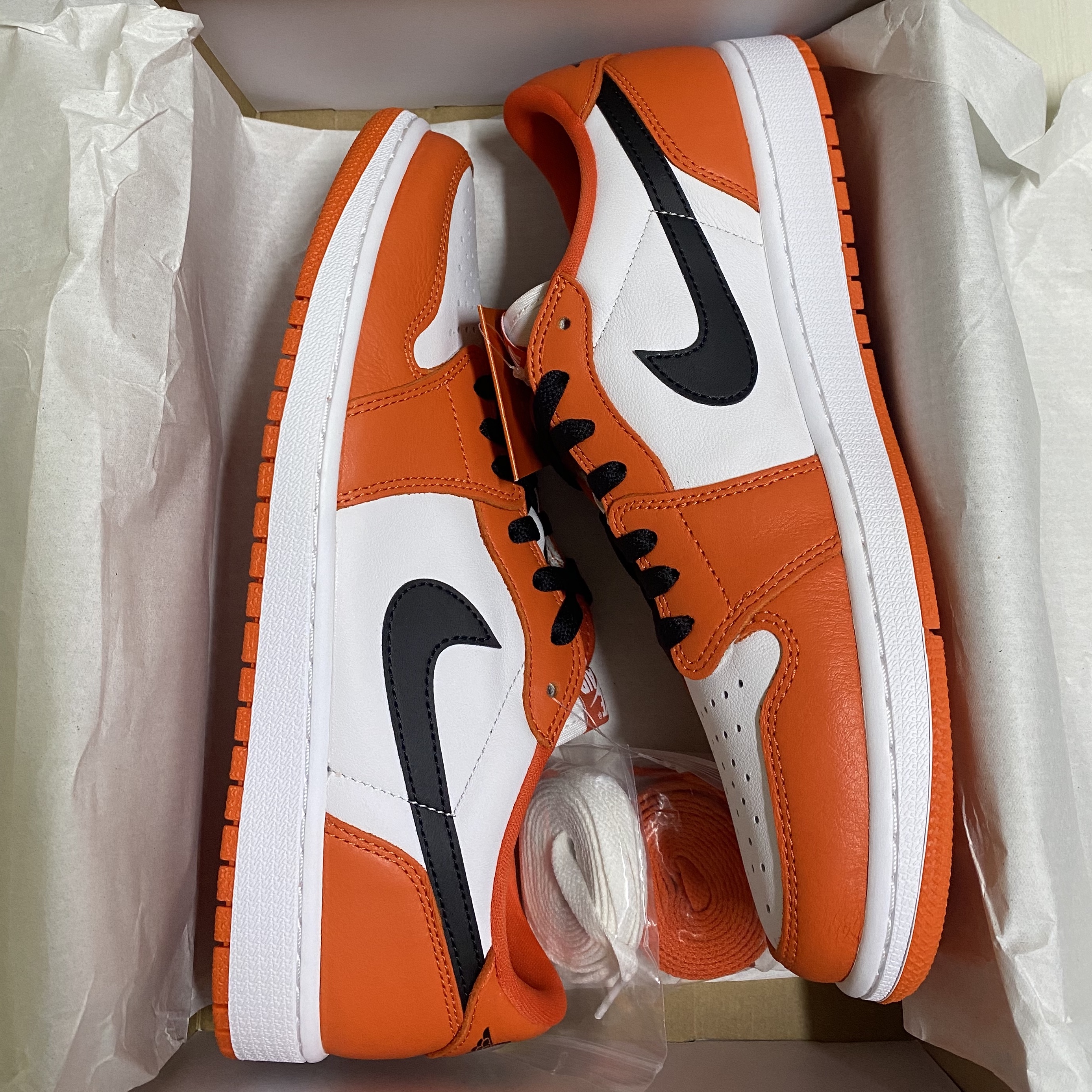 Jordan 1 Low OG Starfish 착용 스타일