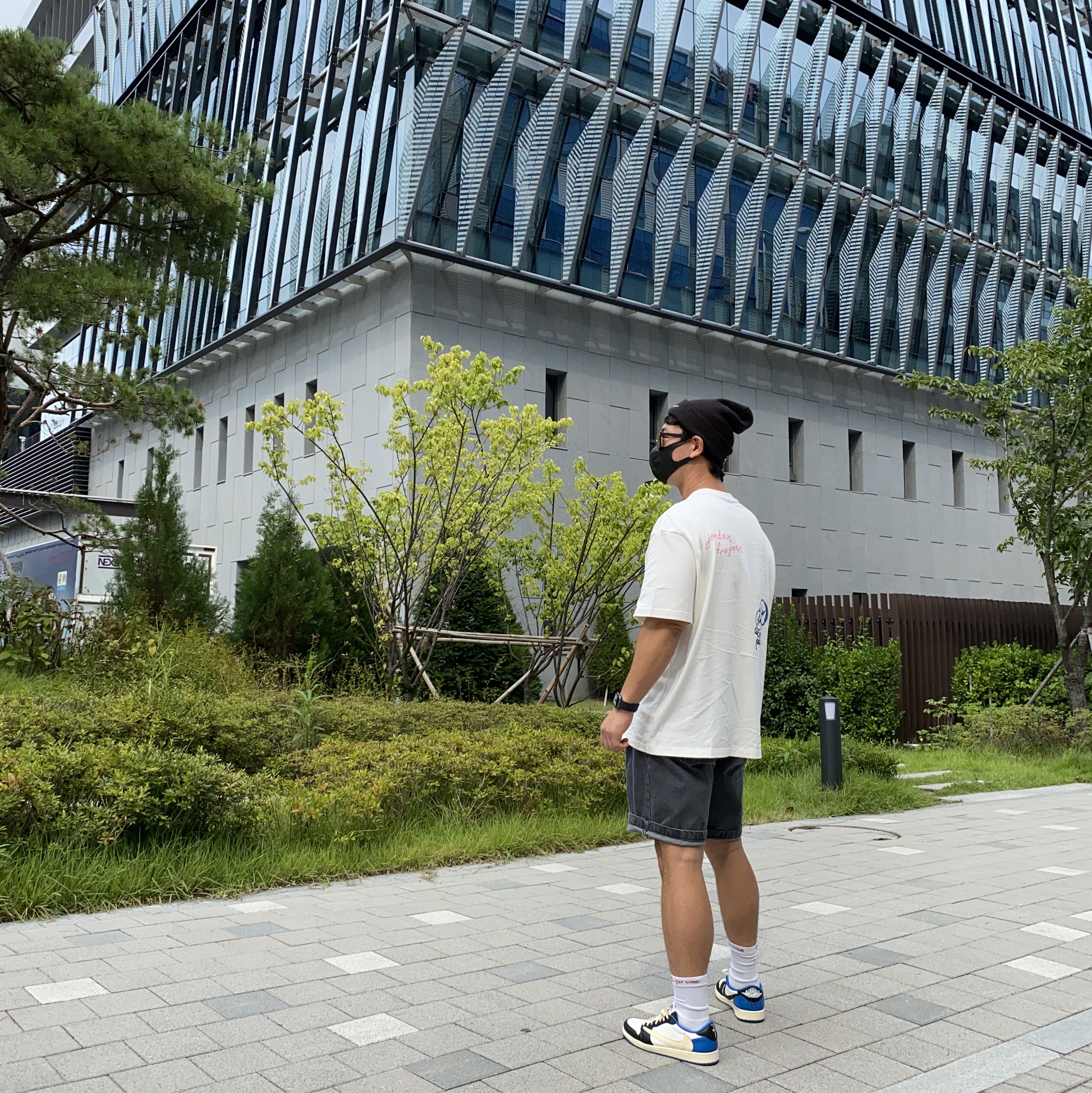 Jordan 1 x Travis Scott x Fragment Retro Low OG SP Military Blue, Jordan x Travis Scott x Fragment T-Shirt Sail (DJ0619-133) 착용 스타일 - 2
