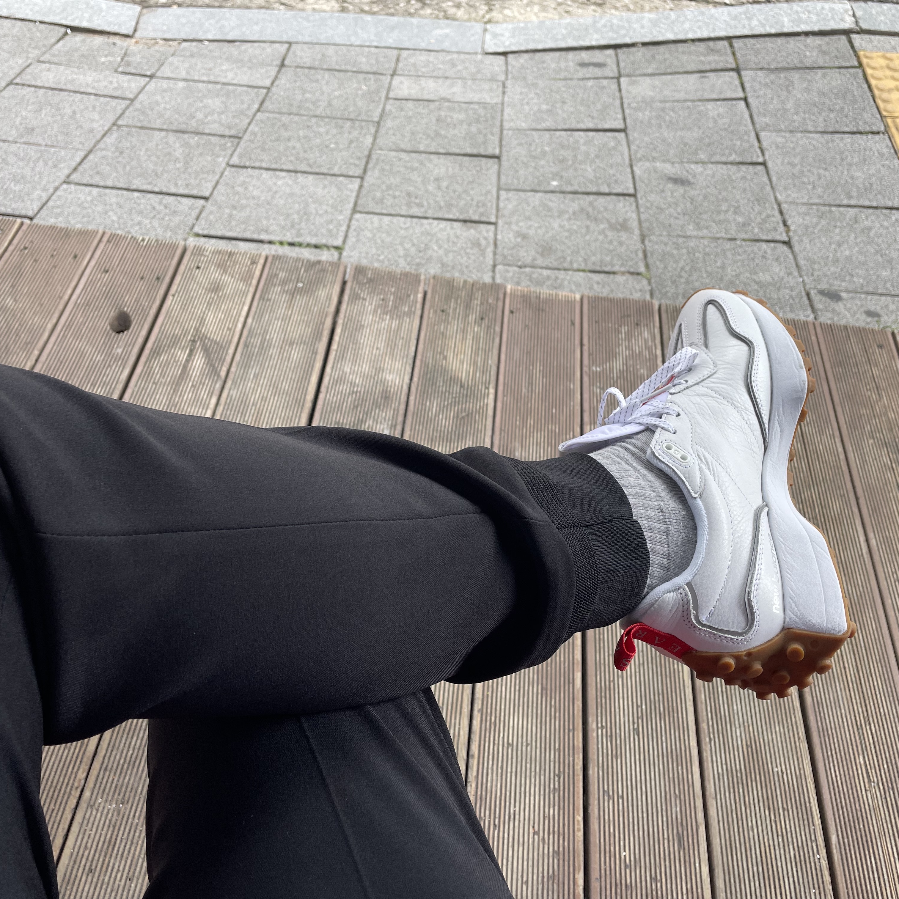 New Balance x Aries 327 White 착용 스타일 - 1