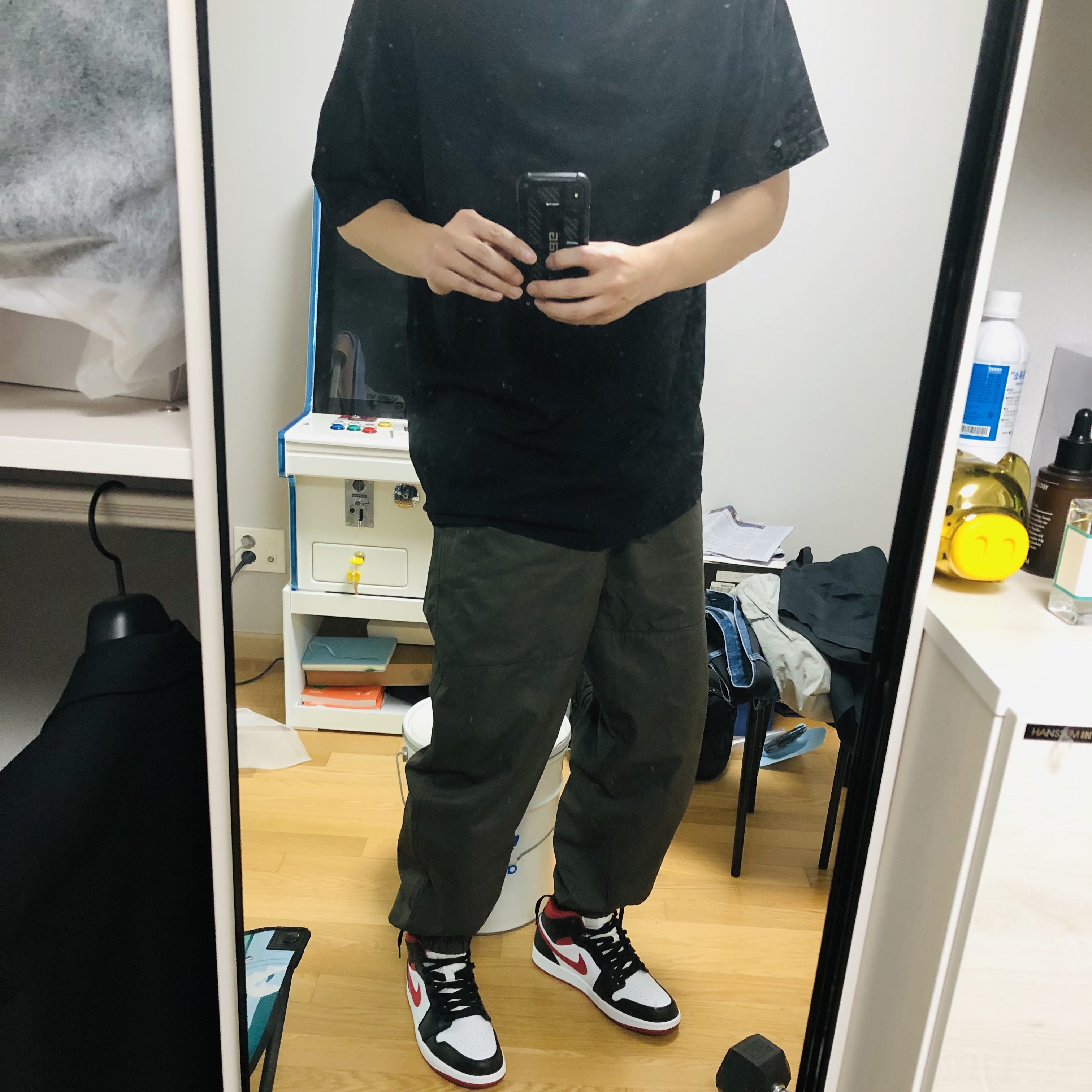 Jordan 1 Mid Gym Red Black White 착용 스타일