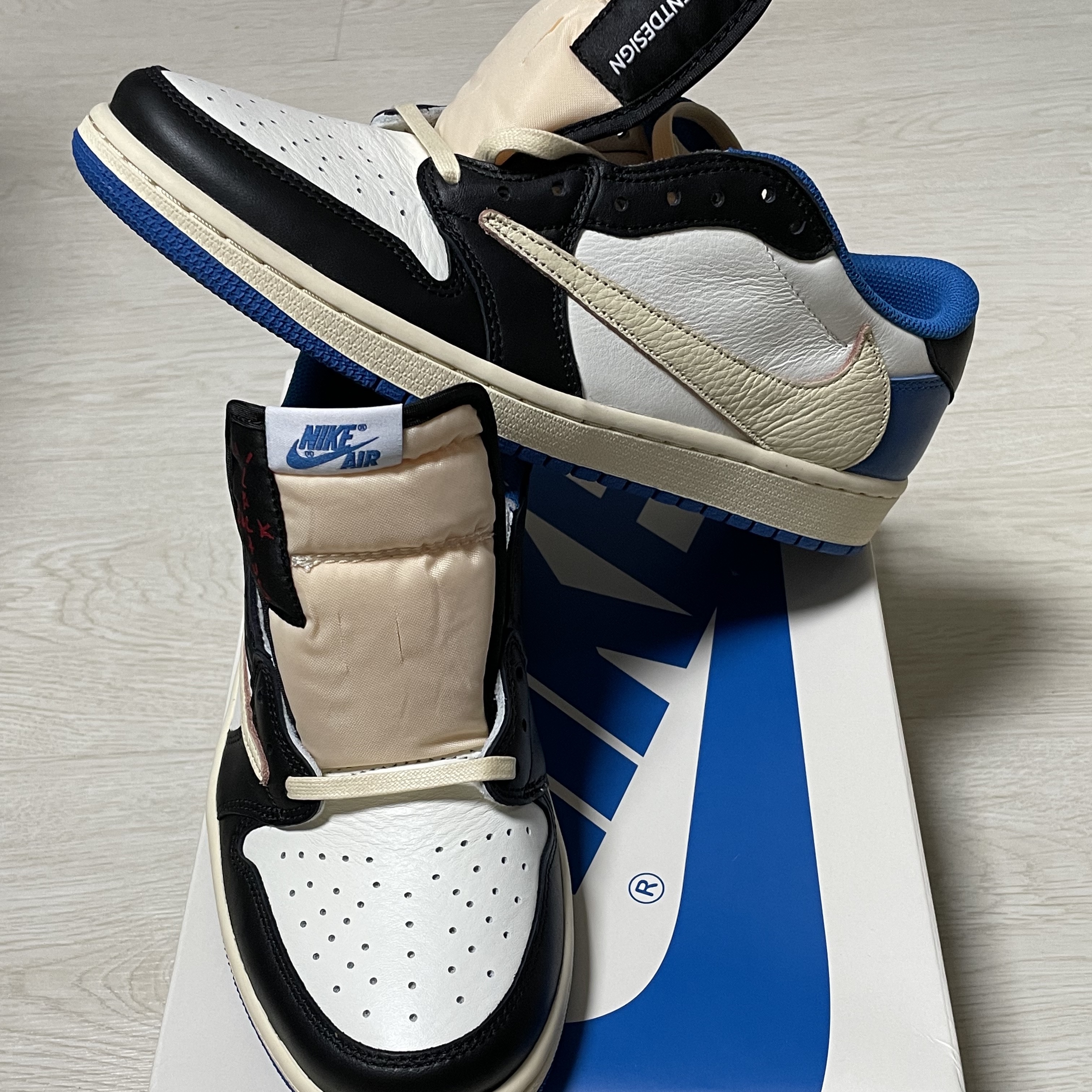 Jordan 1 x Travis Scott x Fragment Retro Low OG SP Military Blue 착용 스타일 - 2