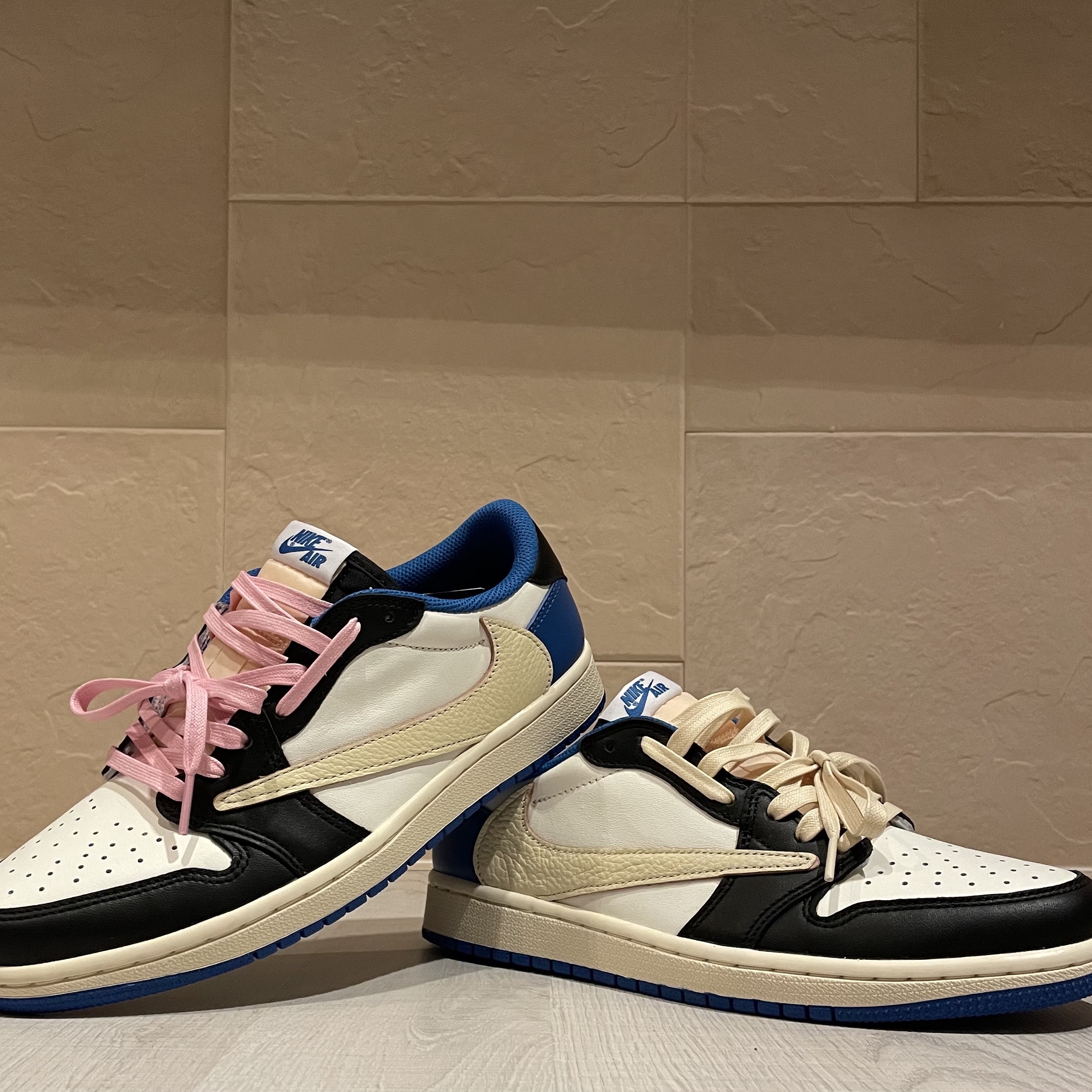 Jordan 1 x Travis Scott x Fragment Retro Low OG SP Military Blue 착용 스타일 - 2