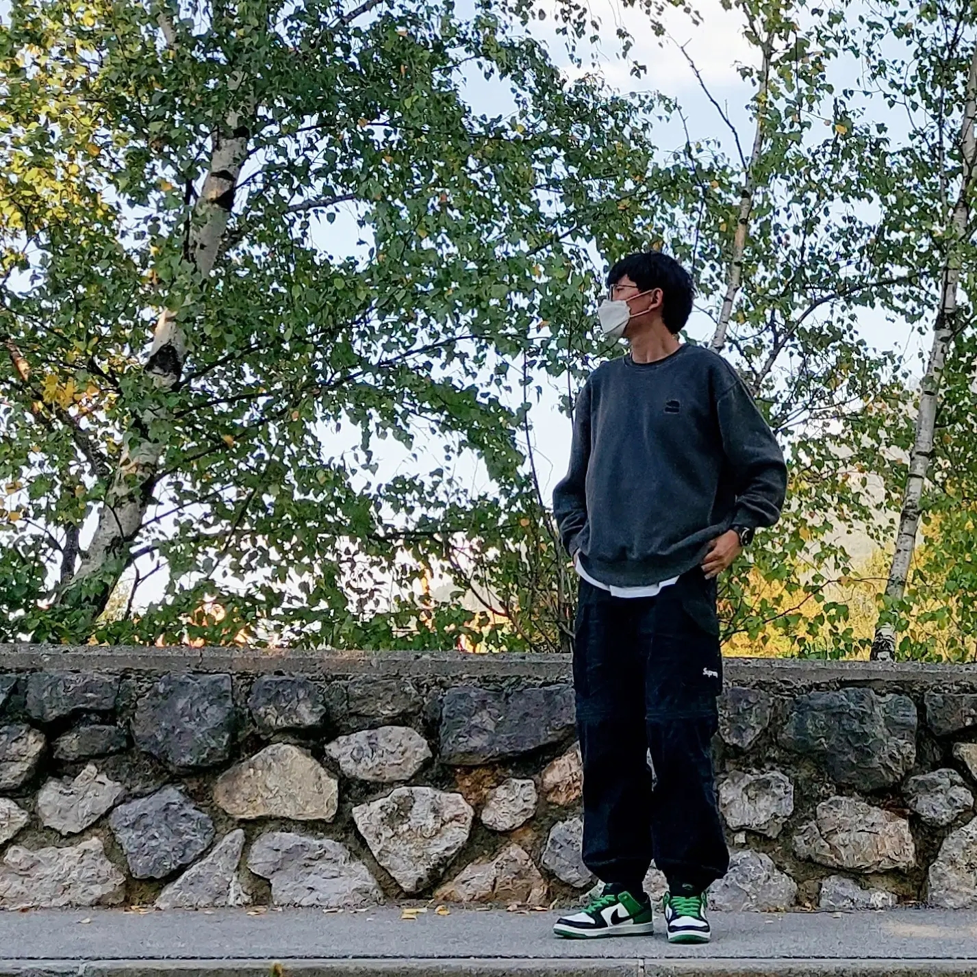 Supreme x The North Face Pigment Printed Crewneck Black - 21SS, Supreme Mesh Pocket Belted Cargo Pants Black - 21SS 착용 스타일 - 2