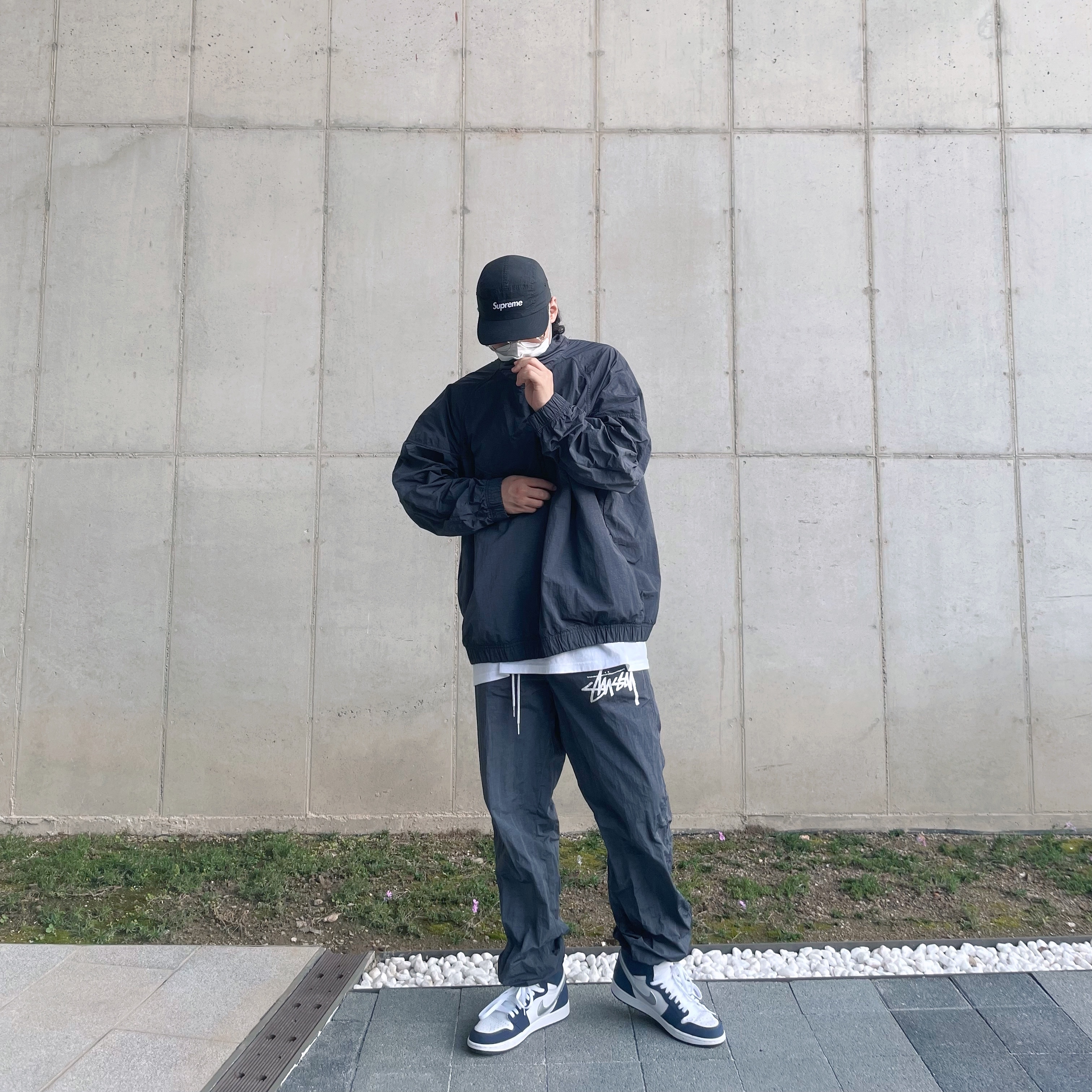 Nike x Stussy Windrunner Jacket Off Noir, Nike x Stussy Beach Pants Off Noir 착용 스타일 - 1
