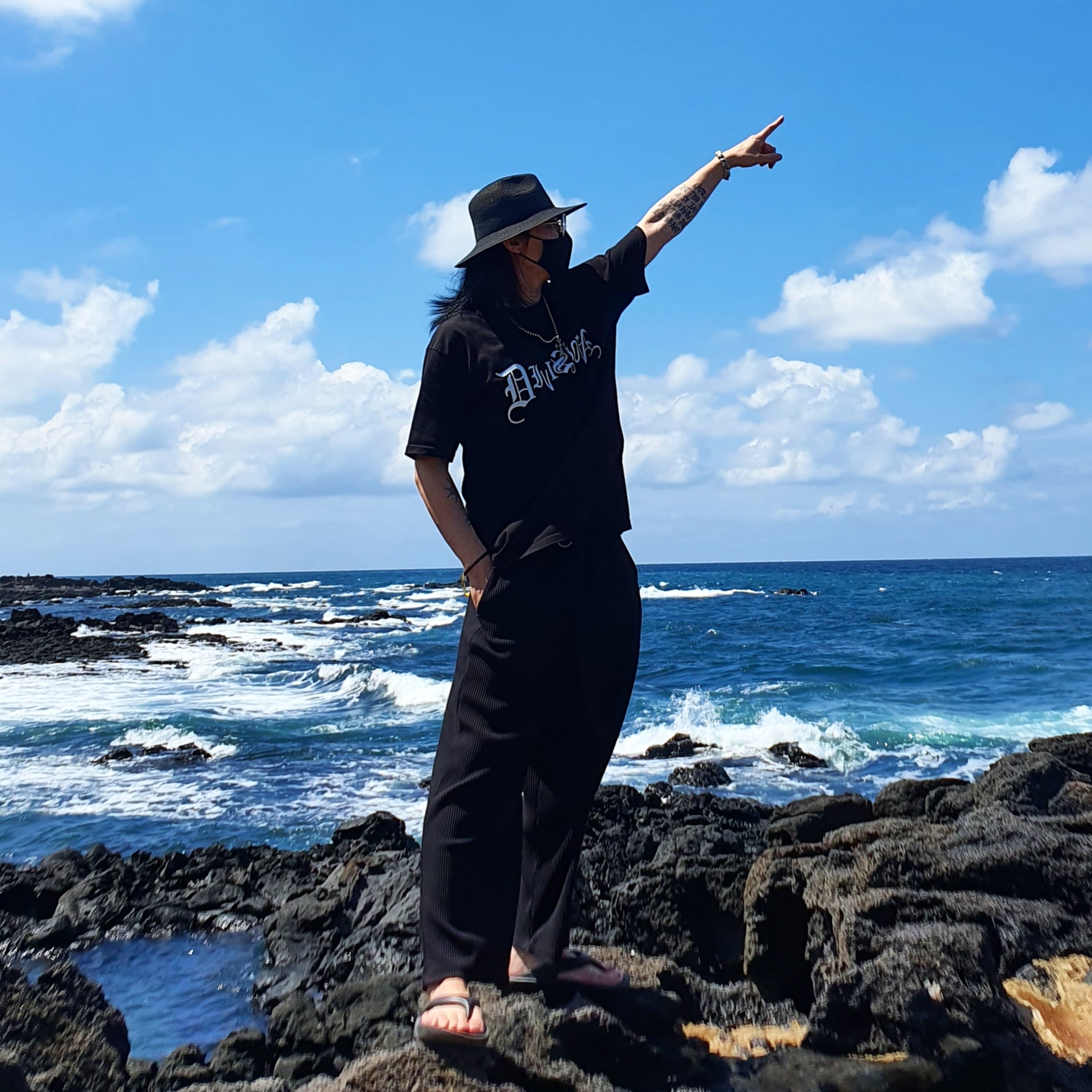 New Balance x Taw&Toe Flip Flop Black 착용 스타일