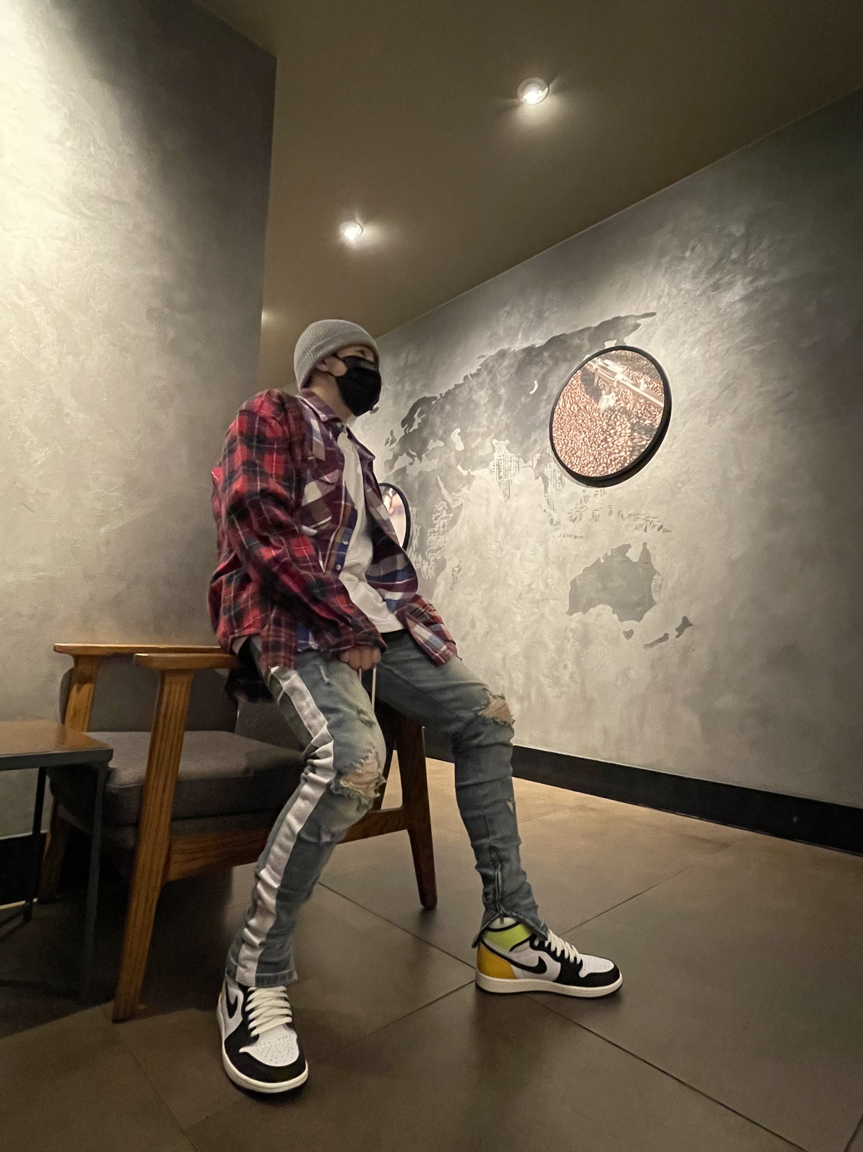 Jordan 1 Retro High OG Volt Gold 착용 스타일 - 3