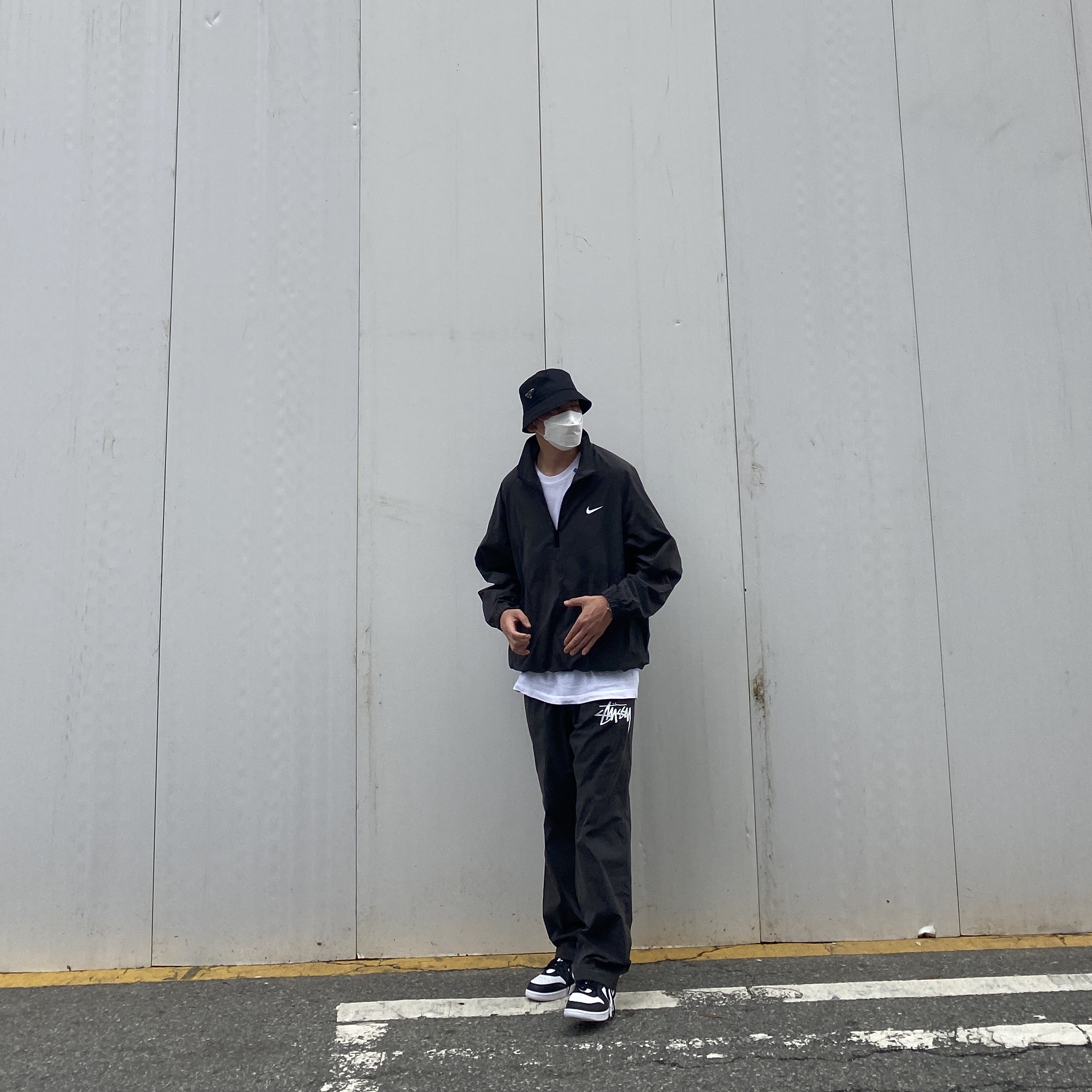 Prada Re-Nylon Bucket Hat Black, Nike x Stussy Windrunner Jacket Off Noir 착용 스타일